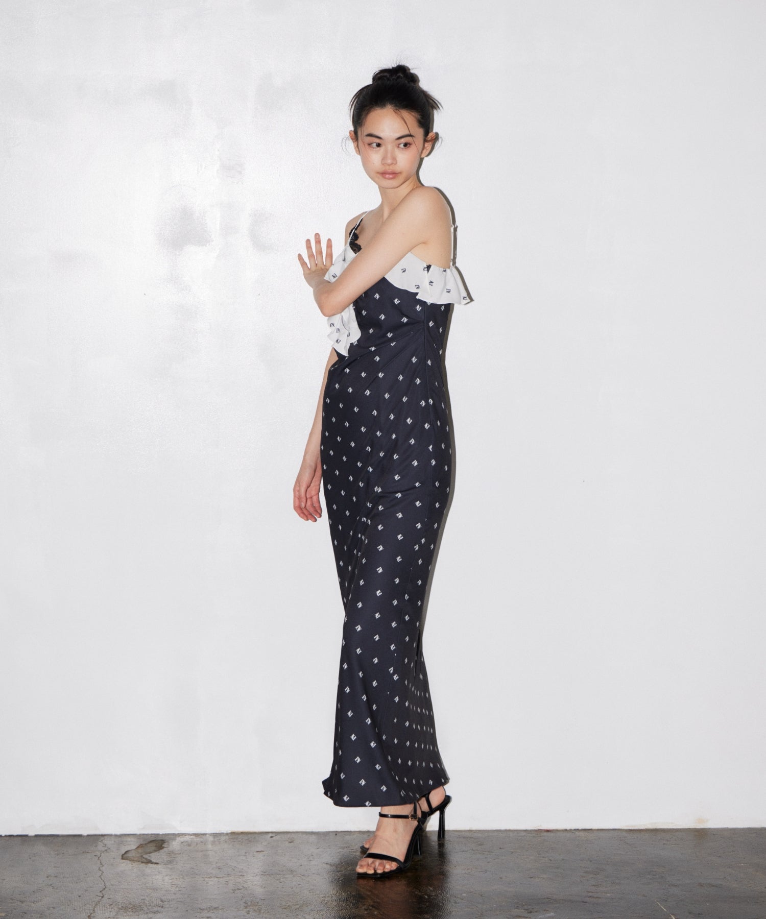 PRINT RUFFLE CUP IN DRESS