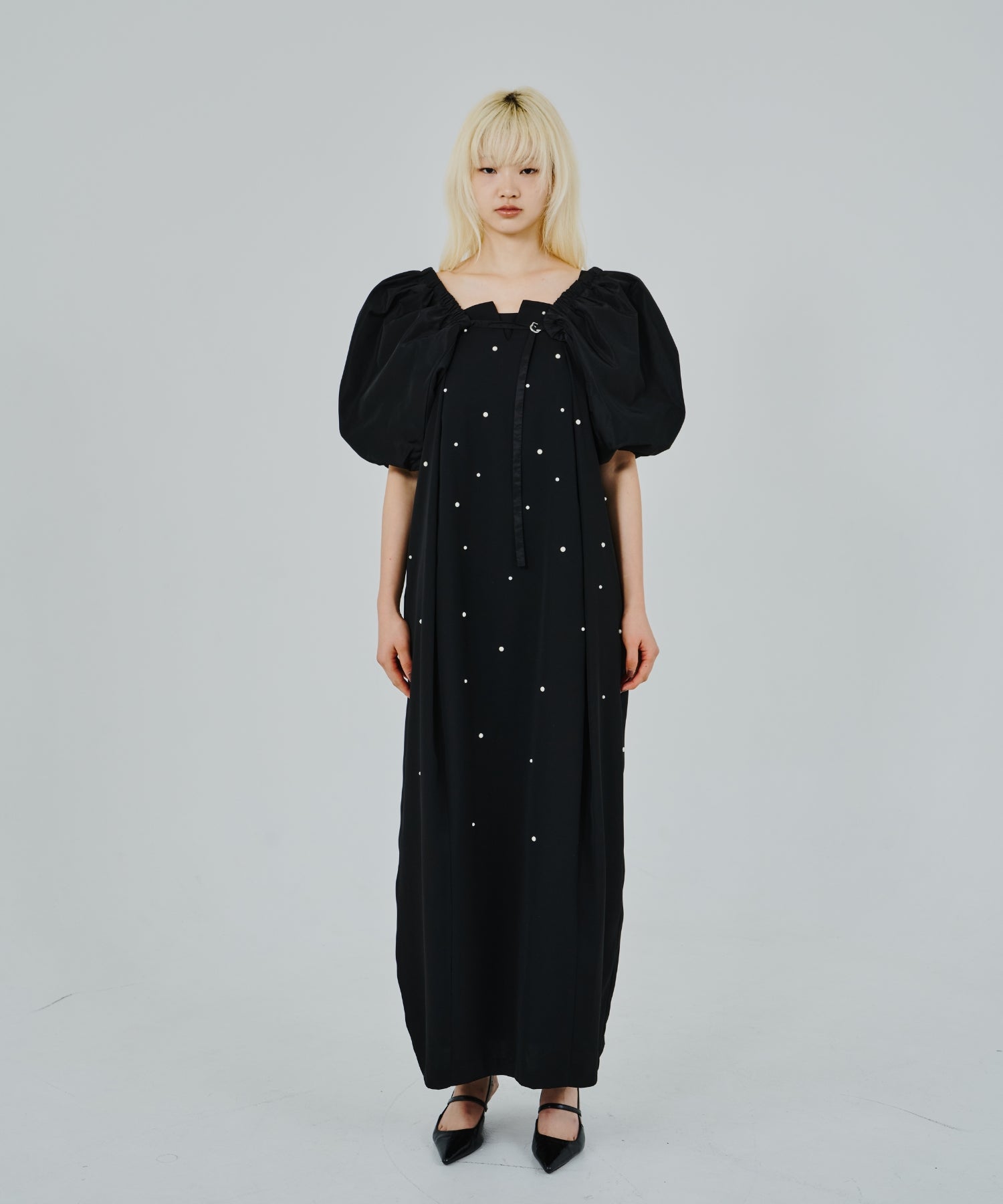 OVAL FORM PEARL DRESS