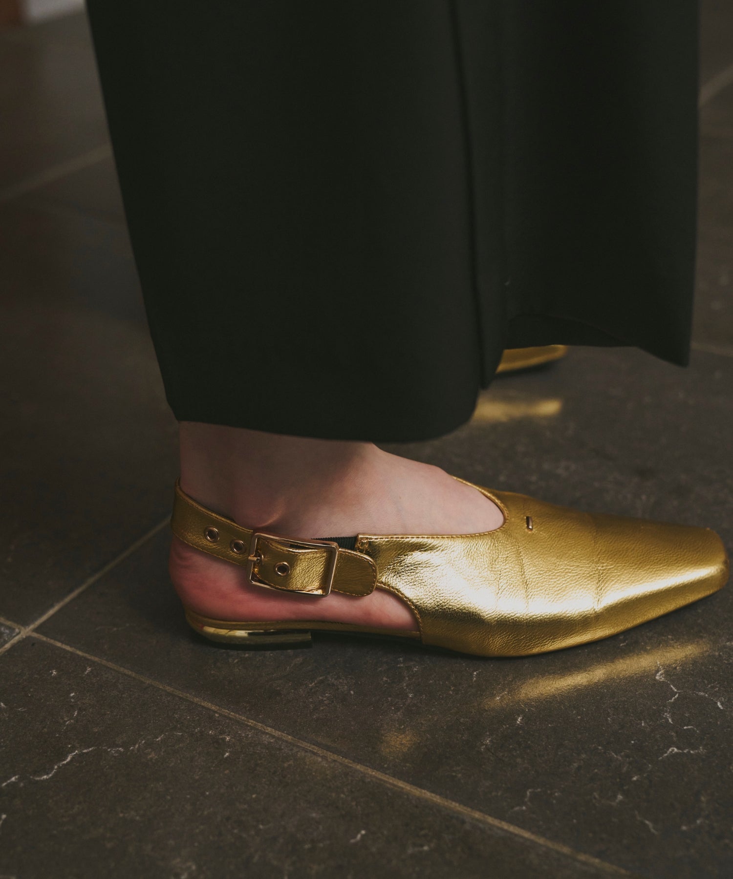 BUCKLE STRAP FLAT SHOES