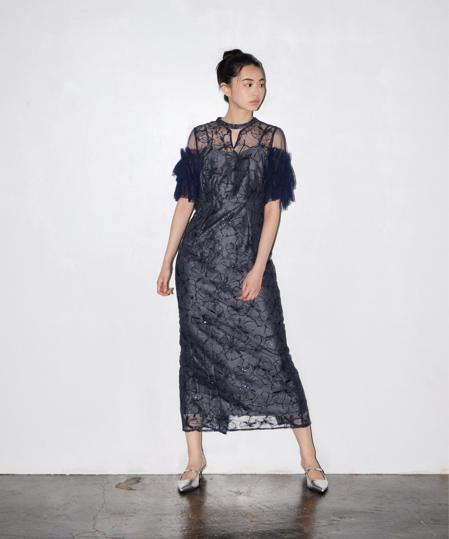 KEY NECK EMBROIDERY DRESS