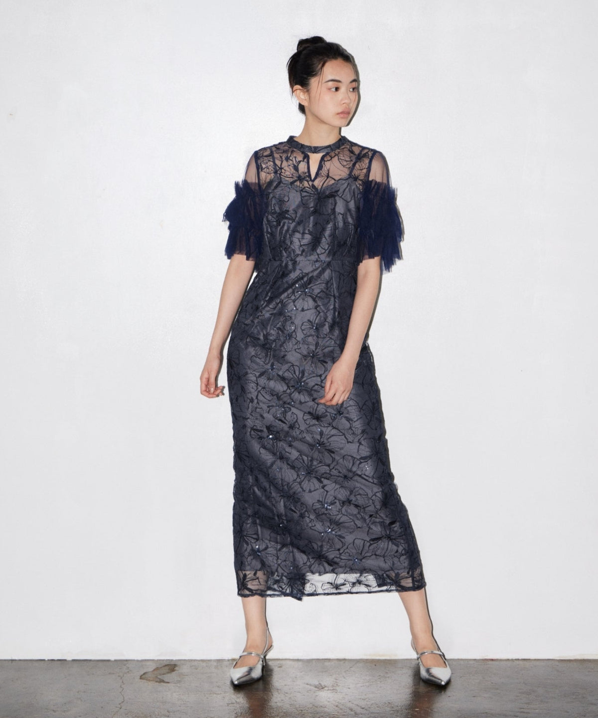 KEY NECK EMBROIDERY DRESS