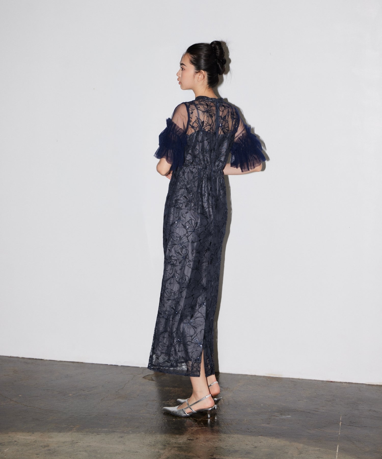 KEY NECK EMBROIDERY DRESS