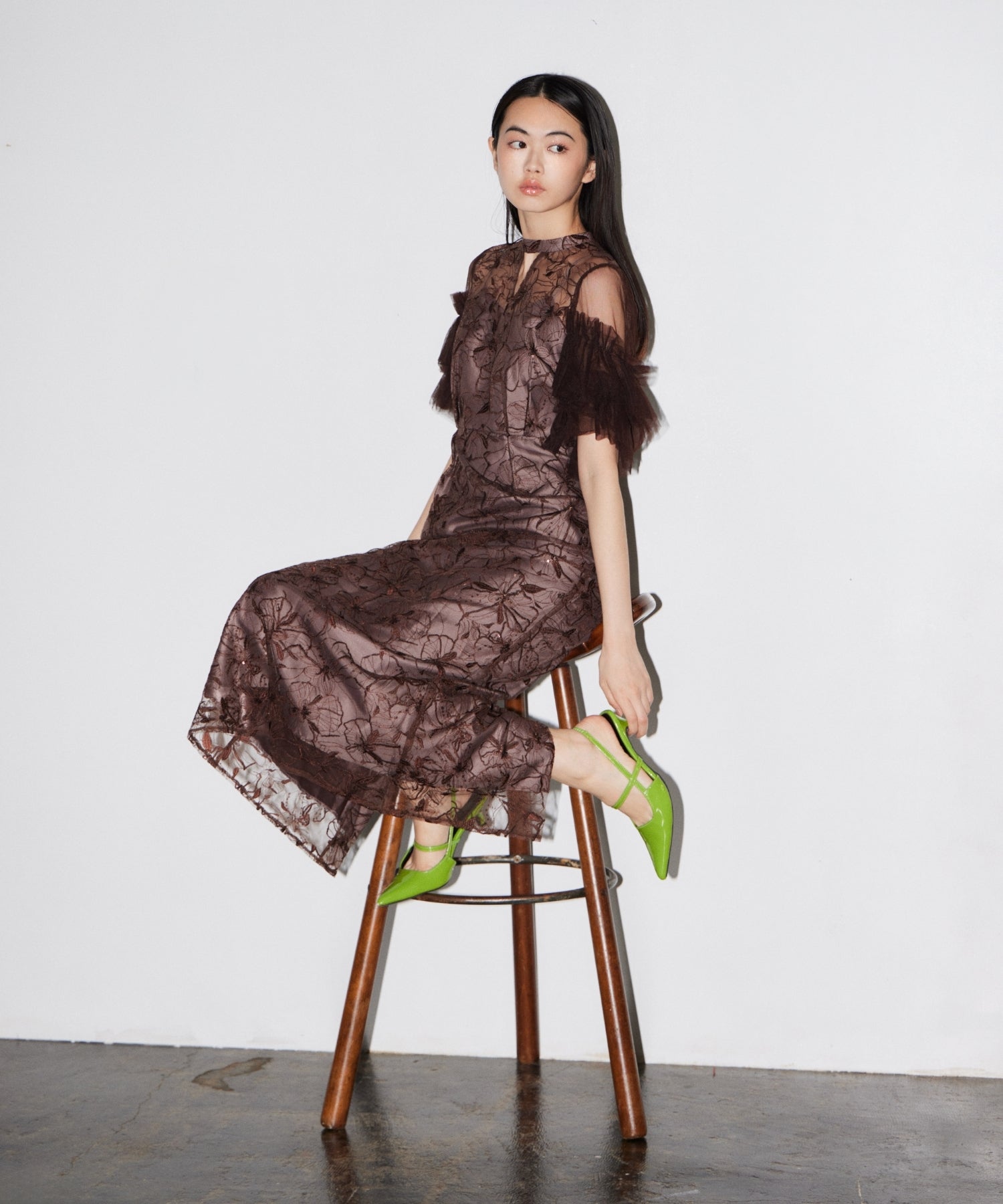 KEY NECK EMBROIDERY DRESS