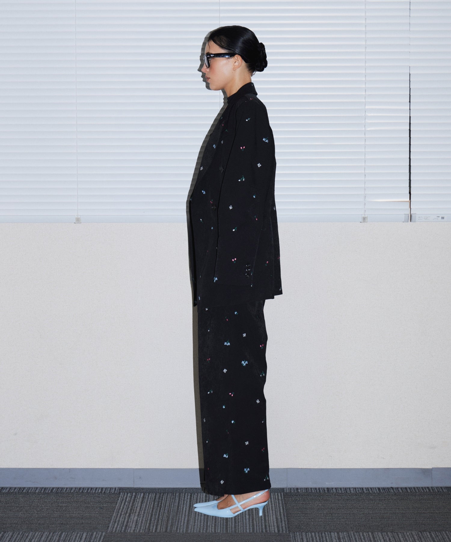 SIGNATURE JACKET ブラック 横向き全身