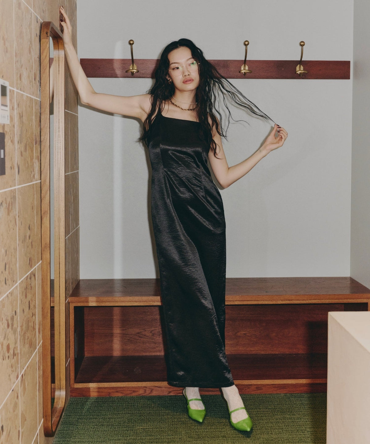 【POPUP】GLOSSY SATIN BACK RIBBON DRESS