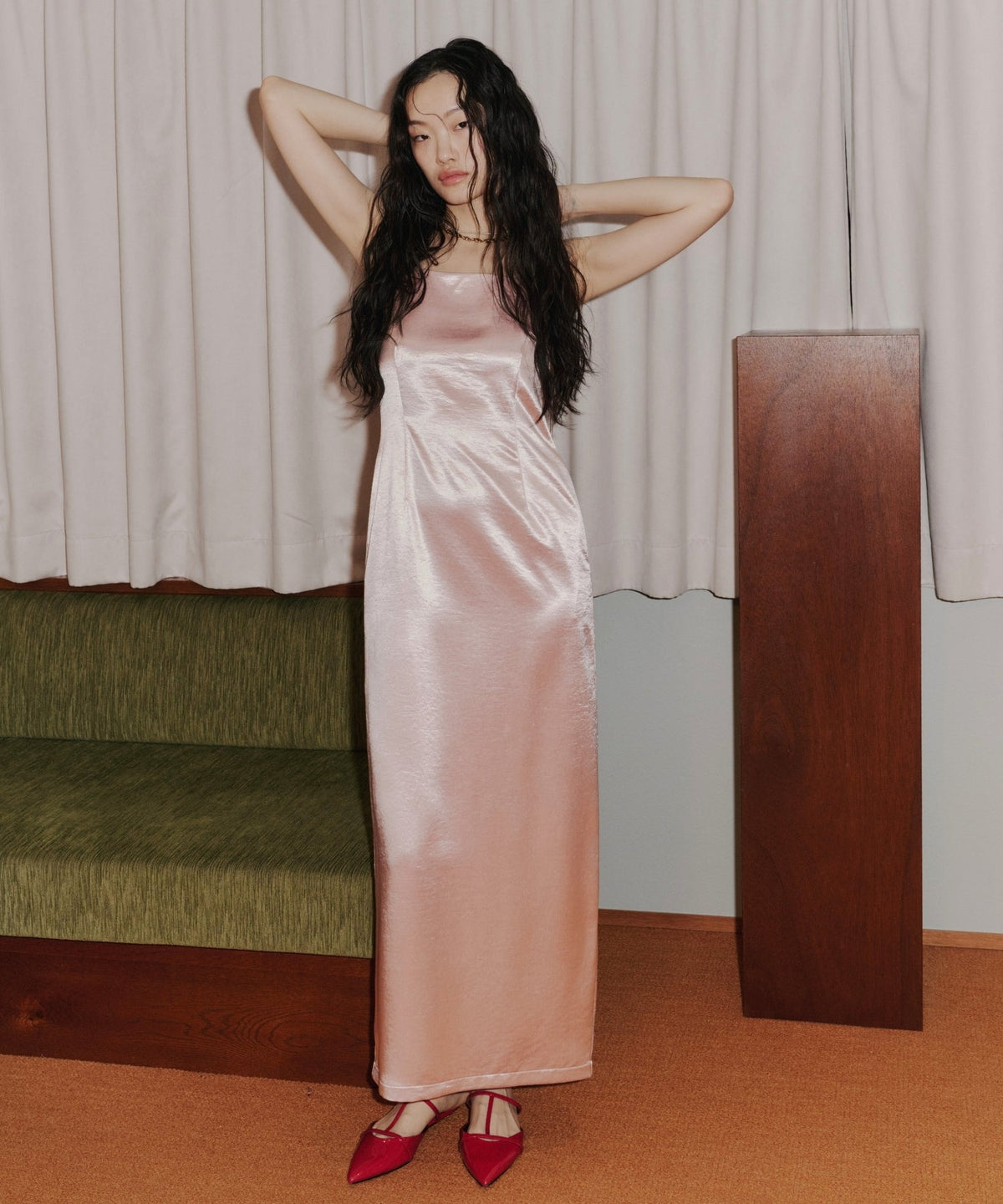 【POPUP】GLOSSY SATIN BACK RIBBON DRESS