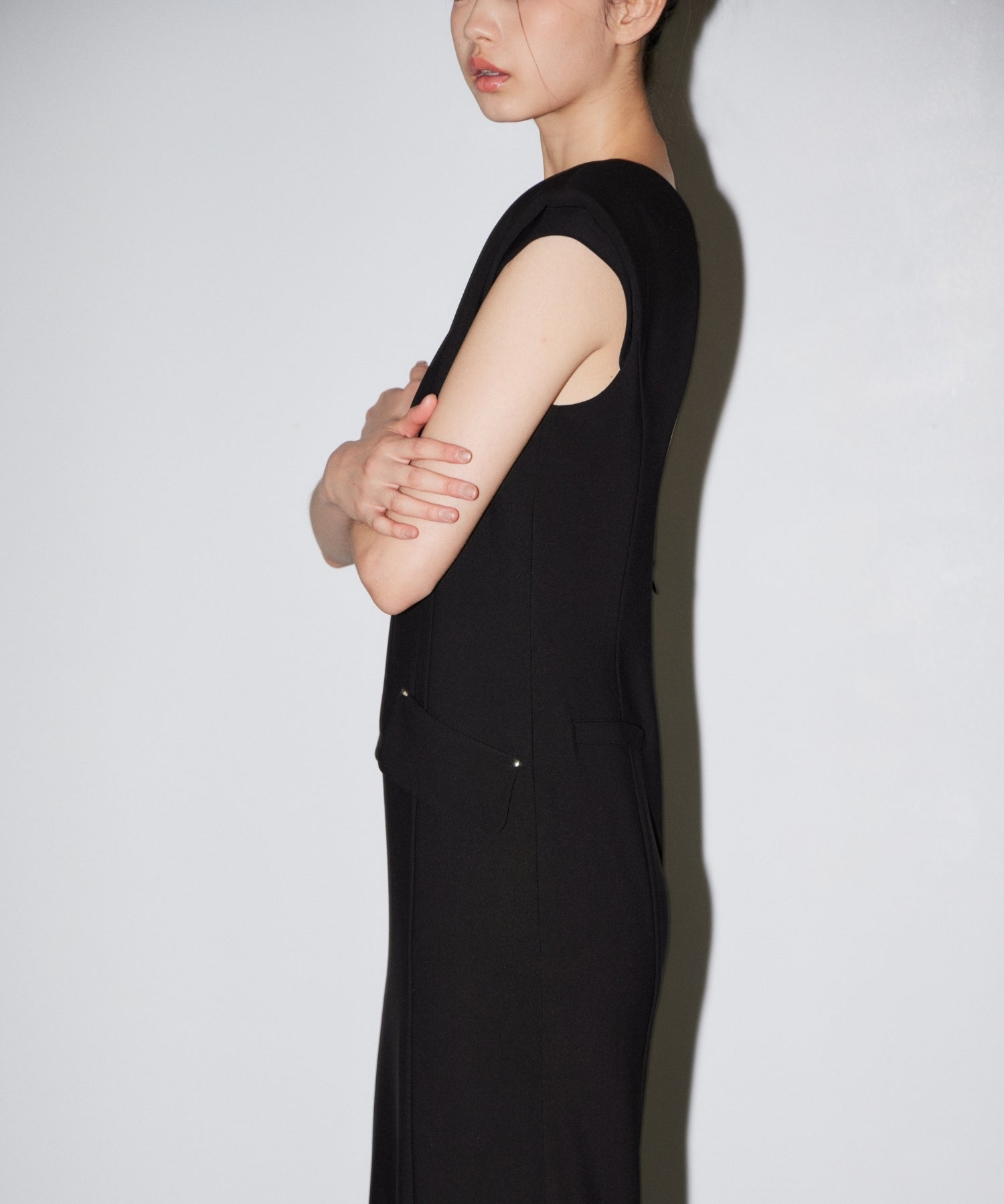 BACK OPEN FORM DRESS