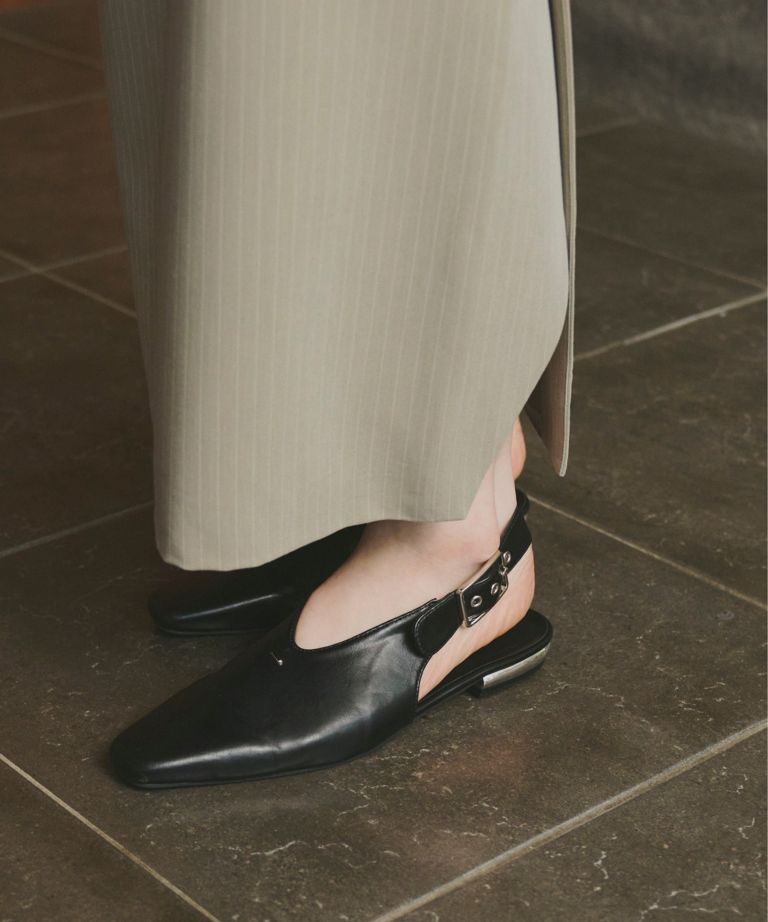 BUCKLE STRAP FLAT SHOES