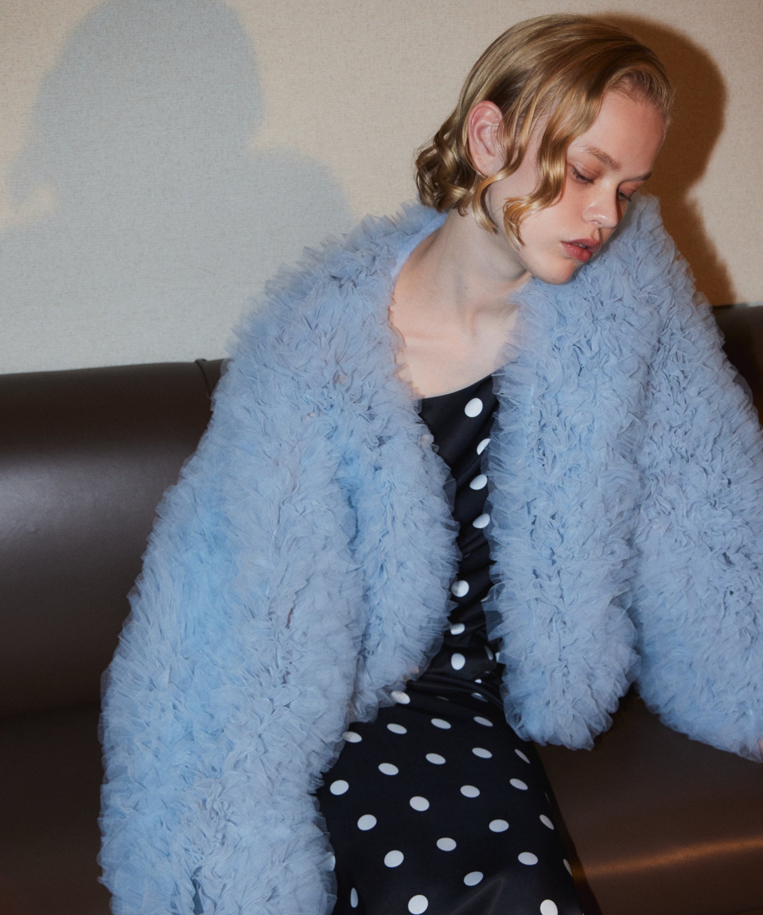 VOLUME TULLE JACKET ブルー 正面アップポーズ