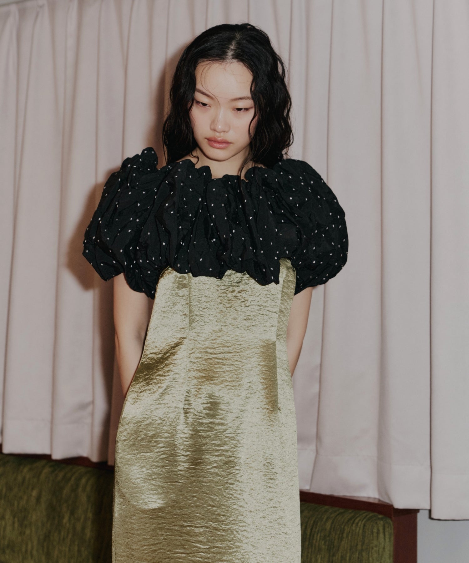 【POPUP】GLOSSY SATIN BACK RIBBON DRESS