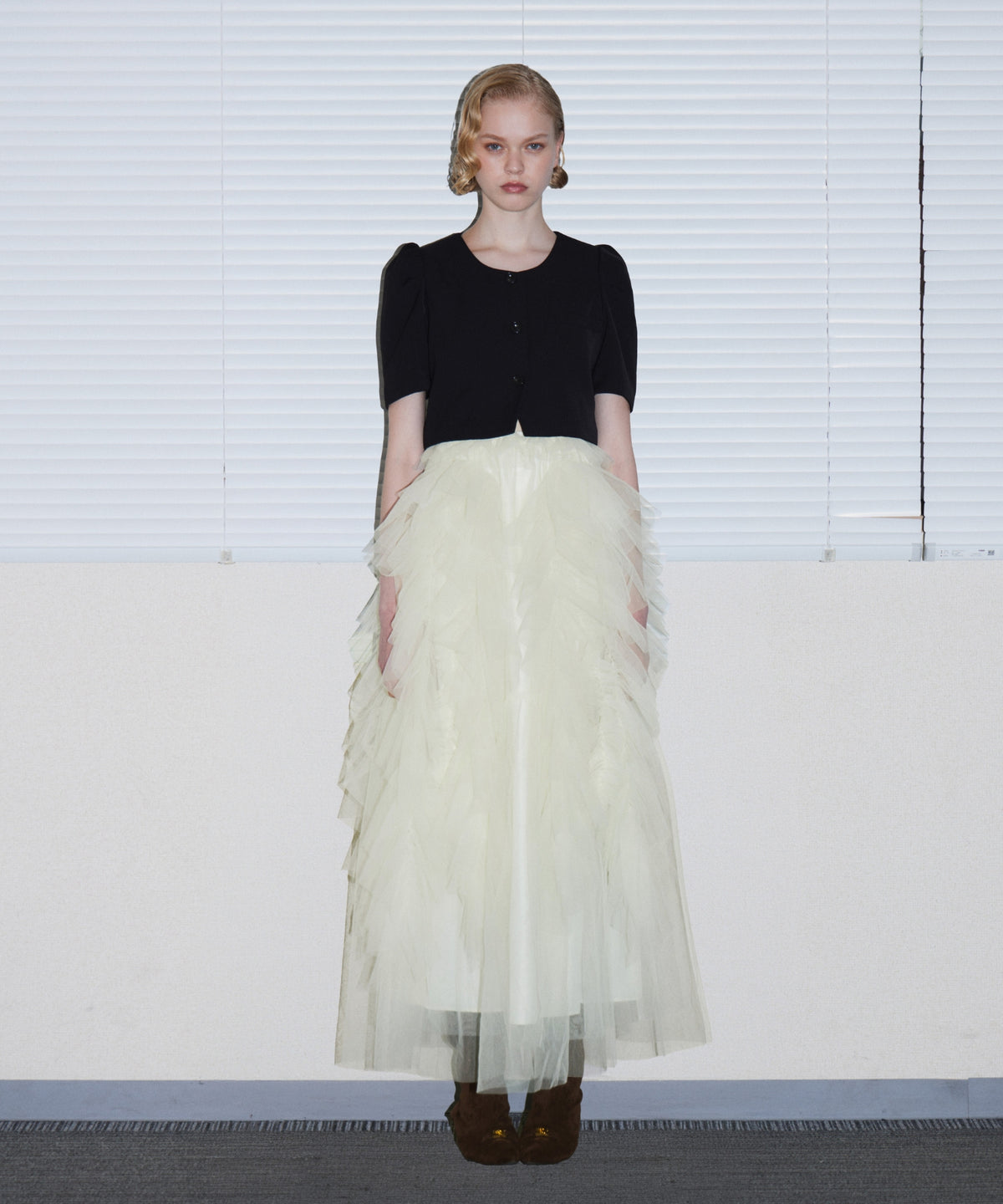 JELLYFISH DRESS アイボリーブラック 正面全身着用