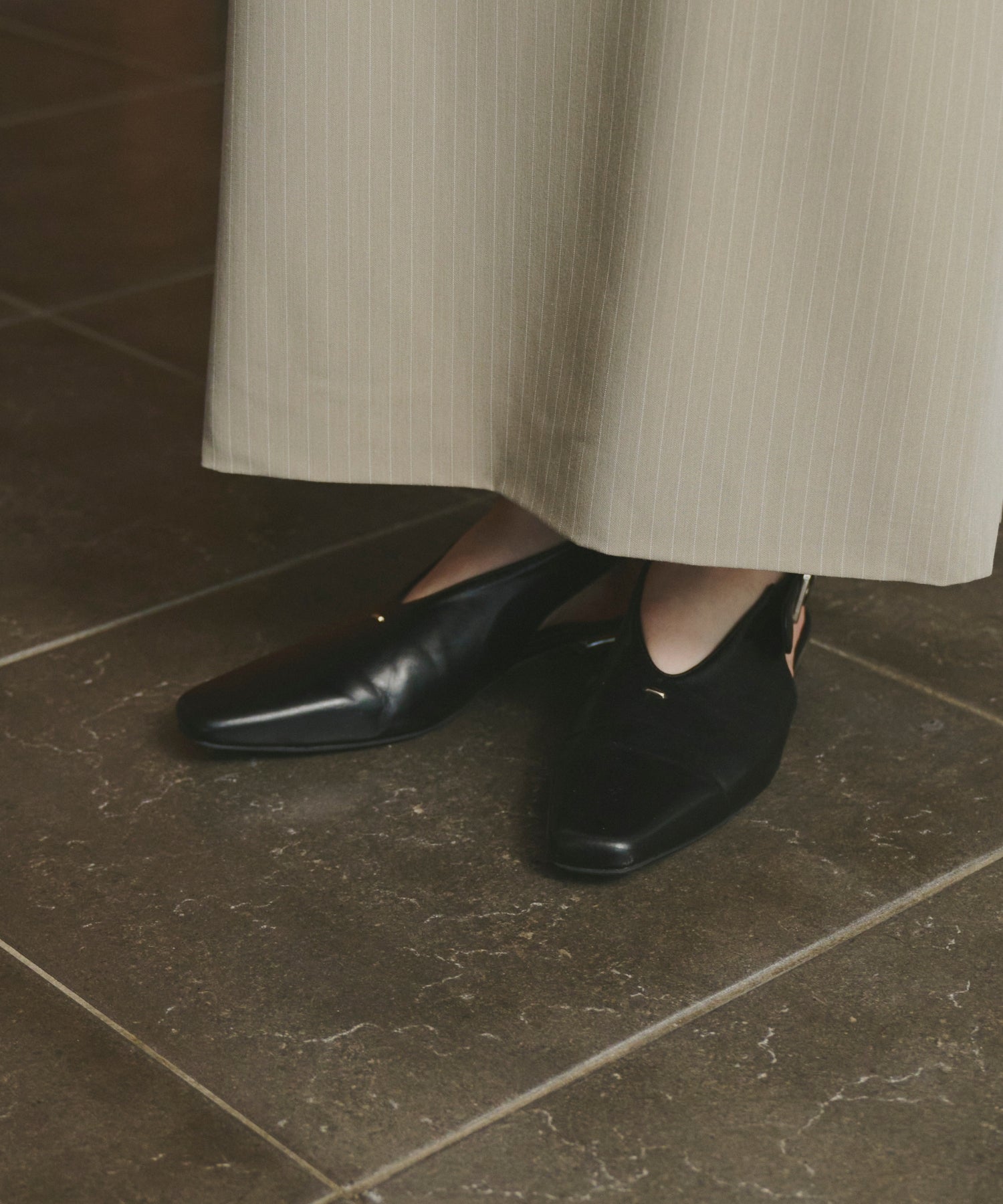 BUCKLE STRAP FLAT SHOES