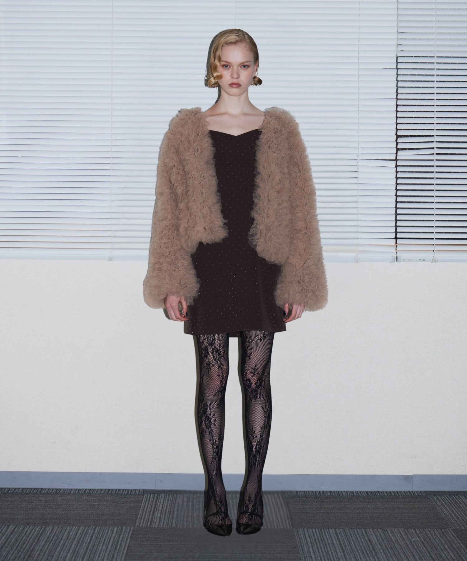 VOLUME TULLE JACKET ベージュ 正面全身