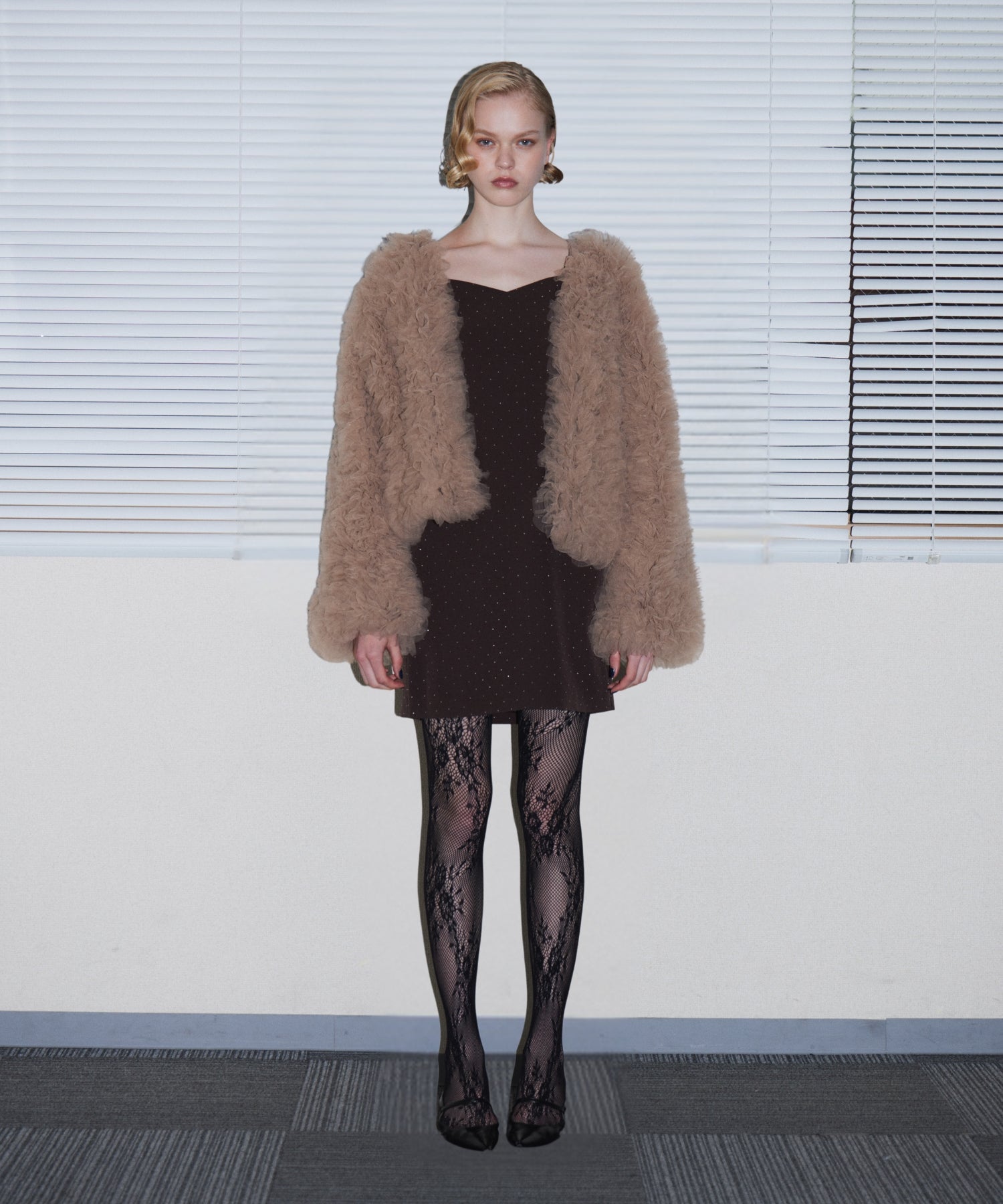 VOLUME TULLE JACKET ベージュ 正面全身