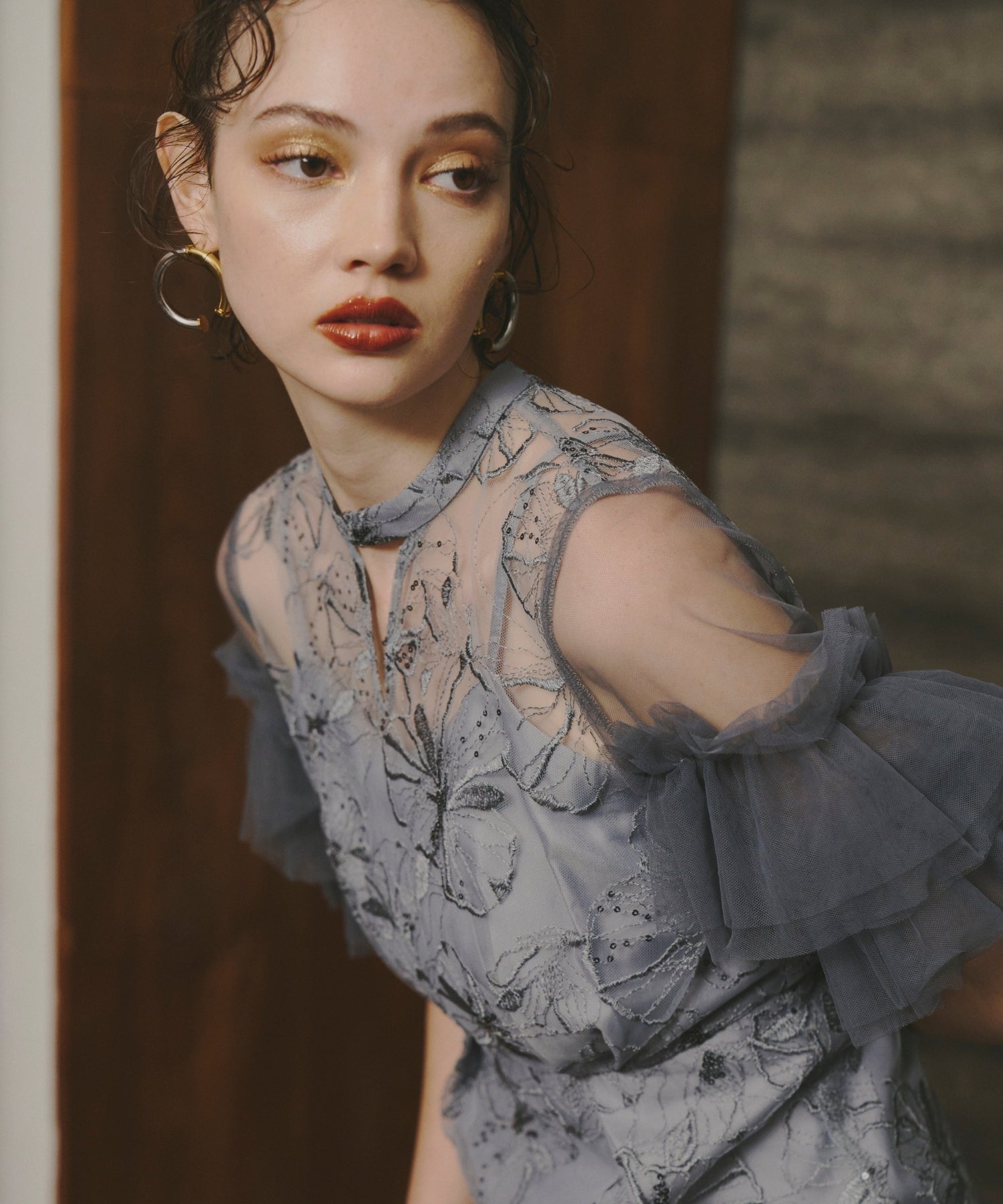 KEY NECK EMBROIDERY DRESS