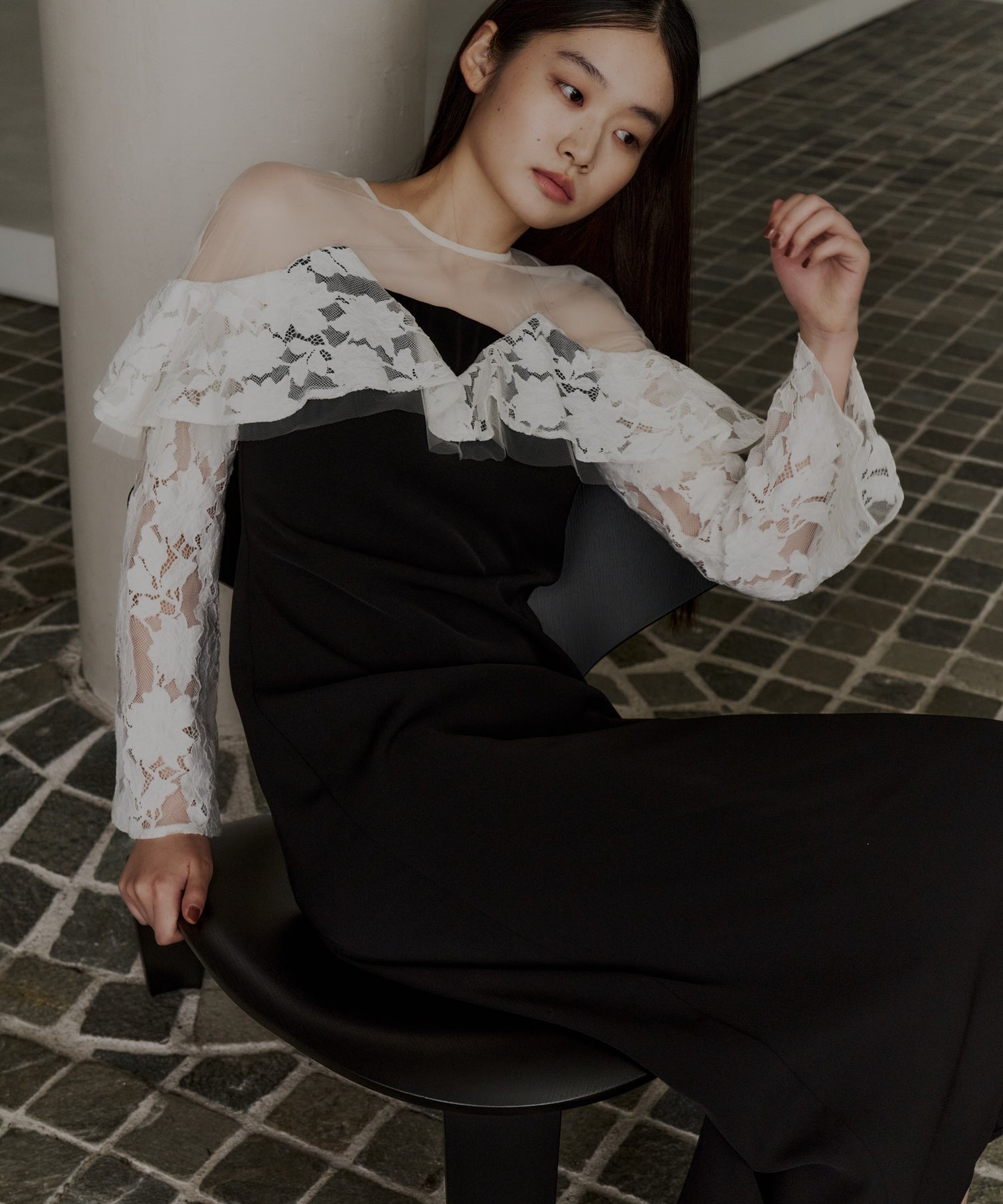 LACE RAFFLE DRESS