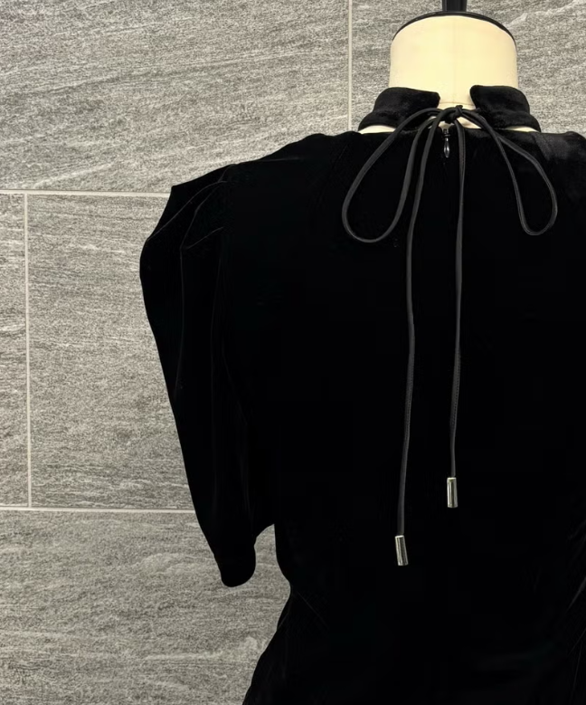 ACCENT CHOKER TOPS
