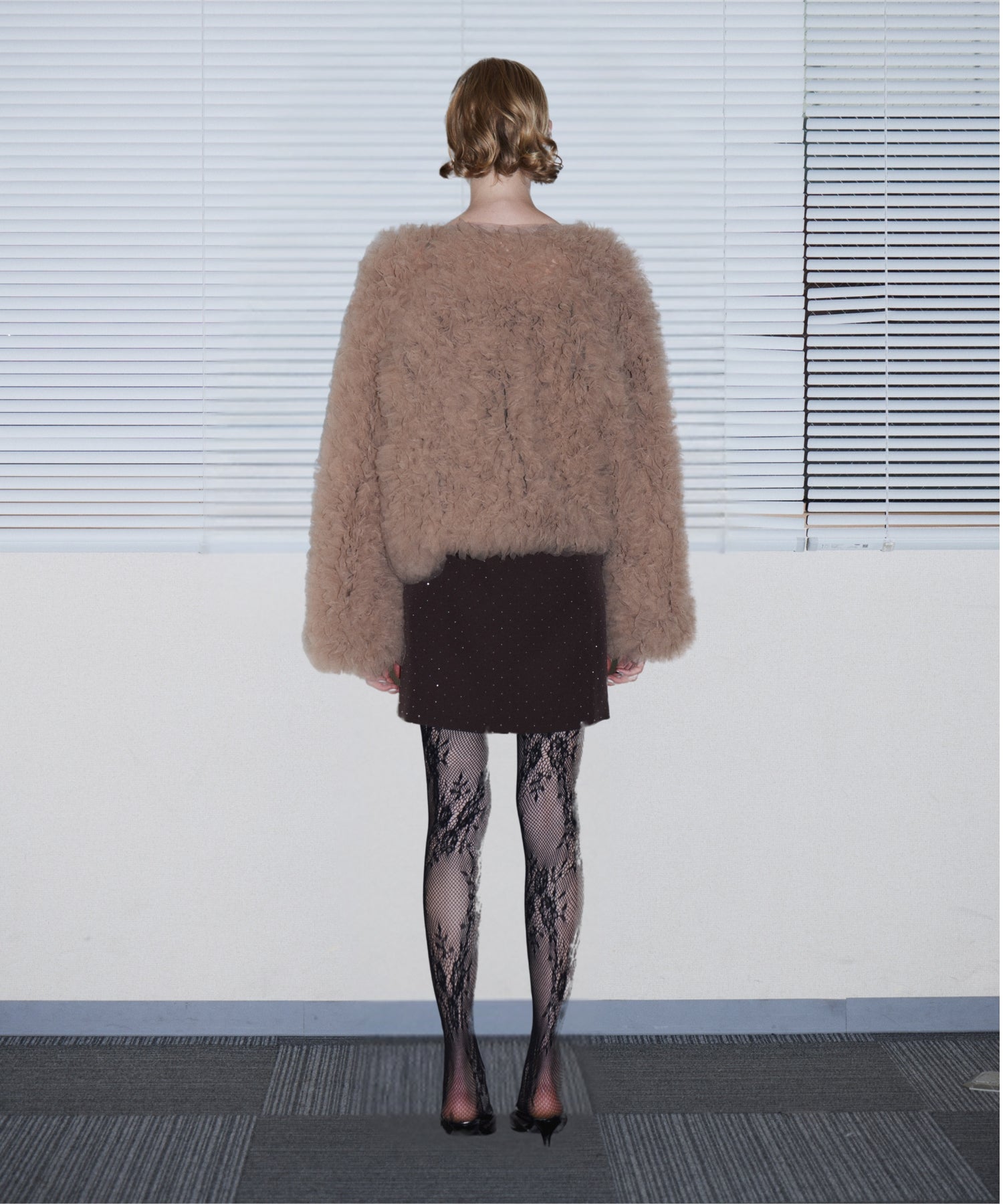 VOLUME TULLE JACKET ベージュ 背面全身