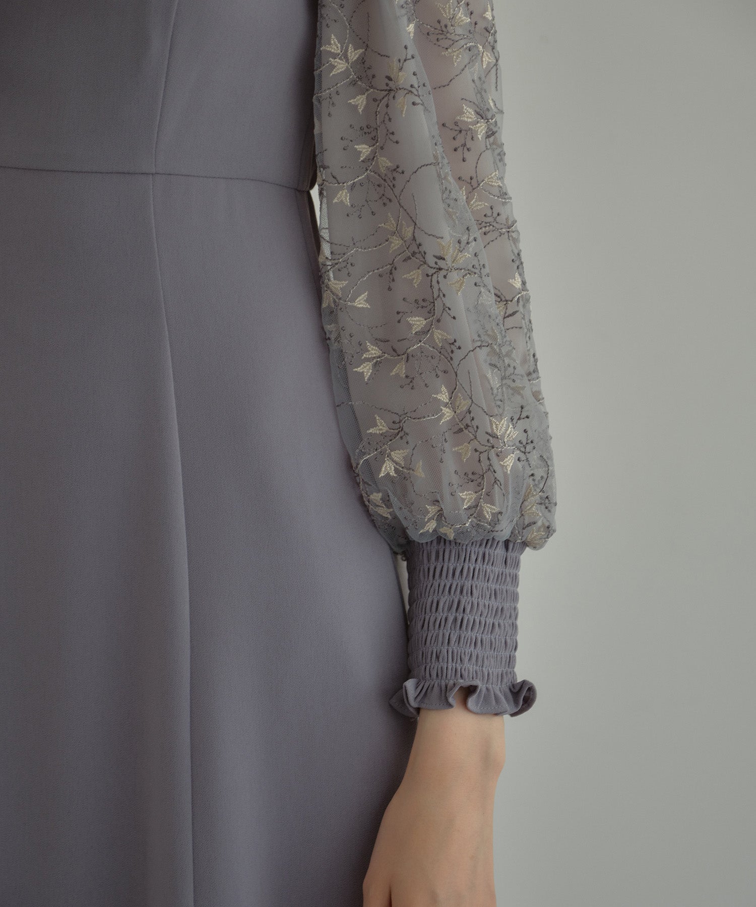 SLEEVE EMBROIDERY DRESS