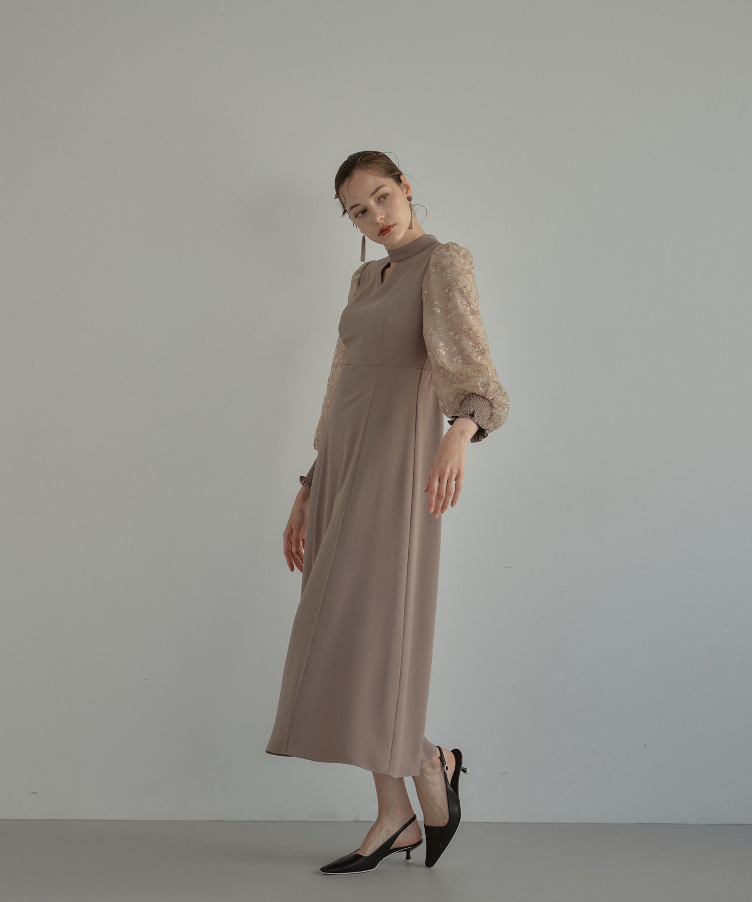 SLEEVE EMBROIDERY DRESS