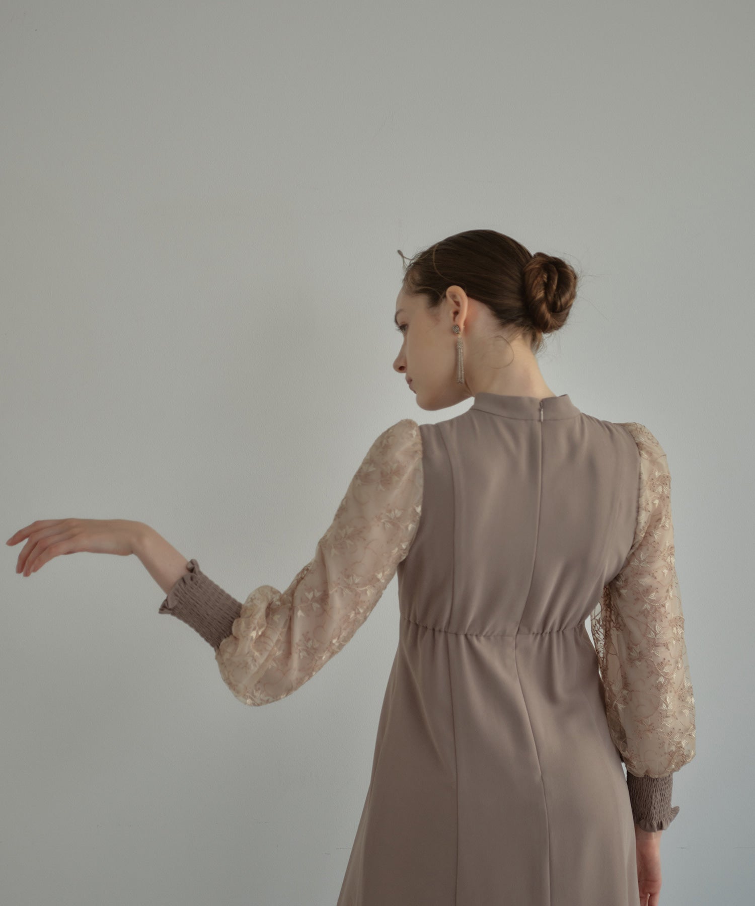 SLEEVE EMBROIDERY DRESS