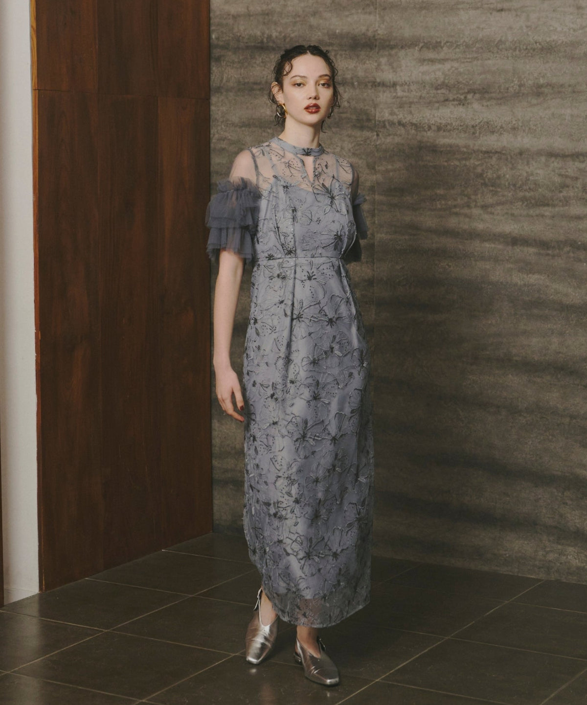 KEY NECK EMBROIDERY DRESS