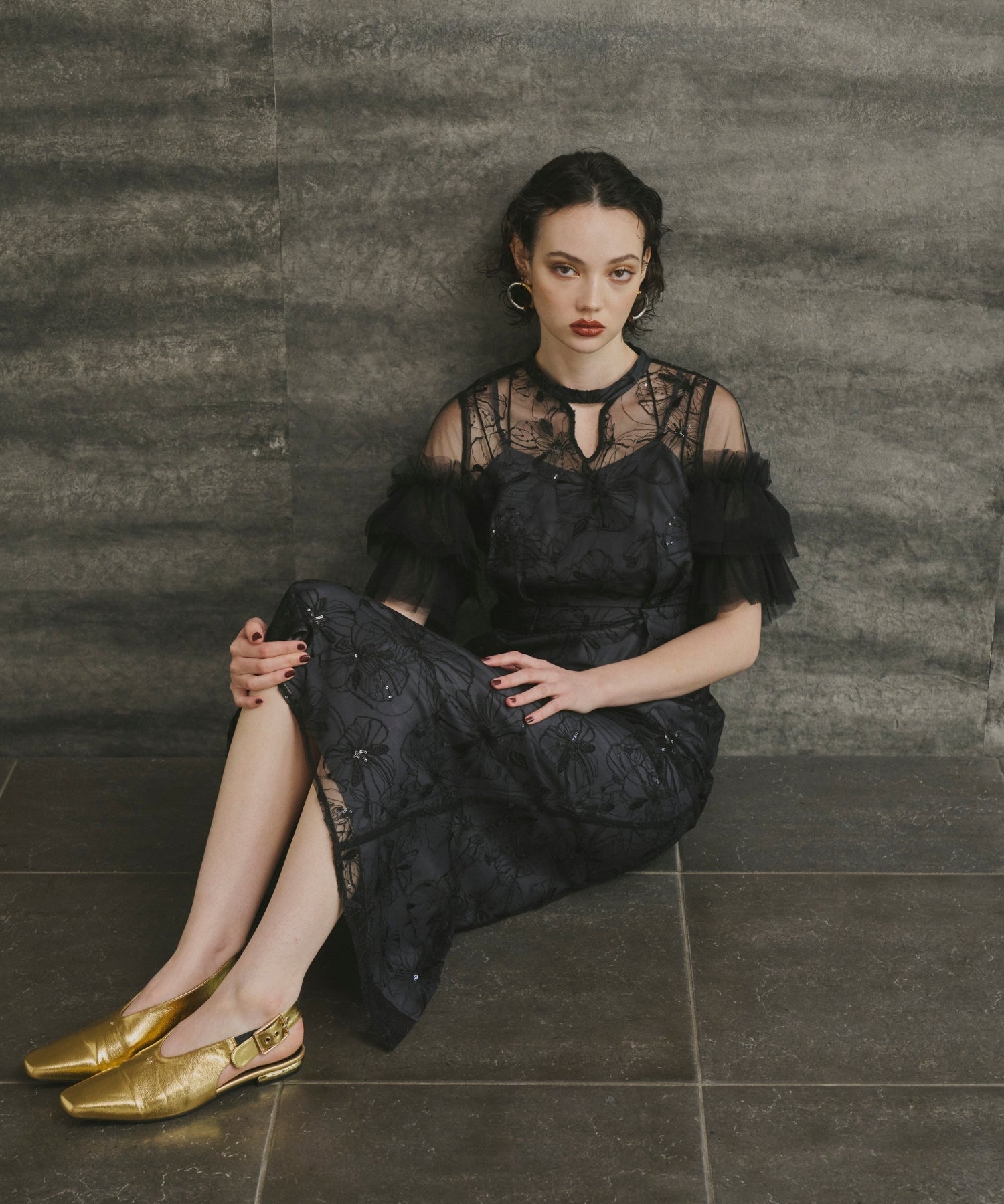 KEY NECK EMBROIDERY DRESS