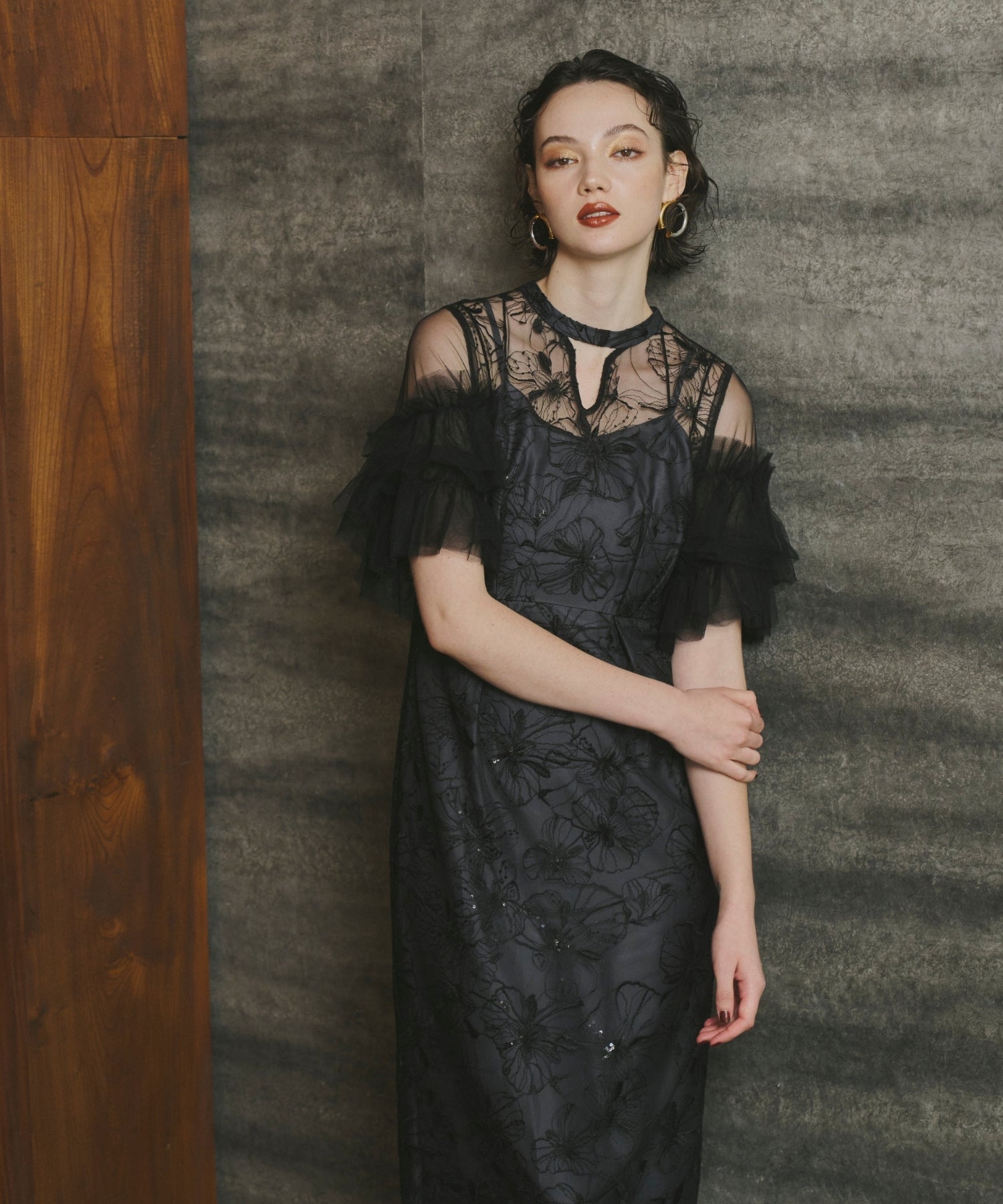 KEY NECK EMBROIDERY DRESS