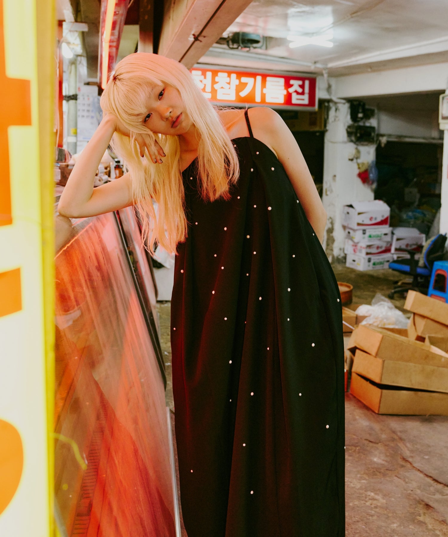 OVAL FORM PEARL DRESS