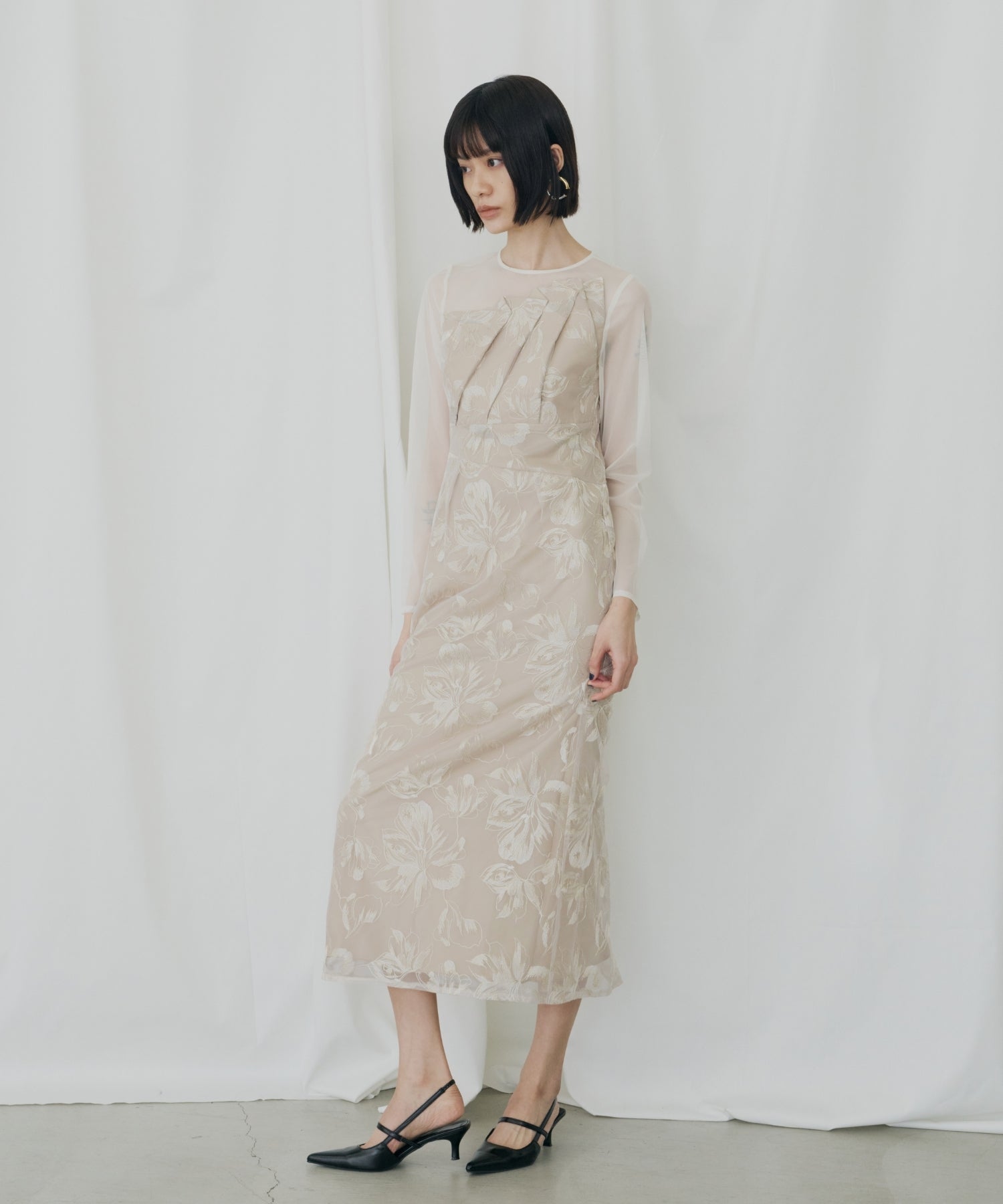 PLEATED FRONT FLOWER DRESS