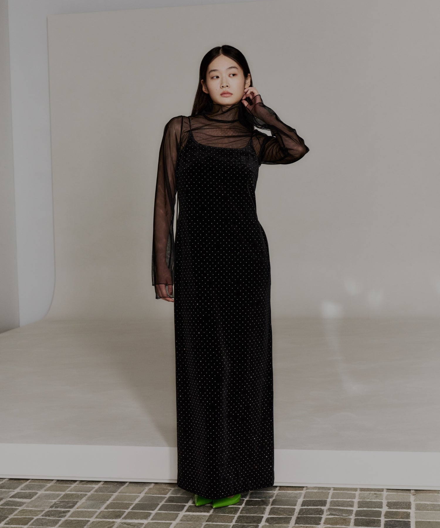 CURVED SQUARE VELOUR DRESS