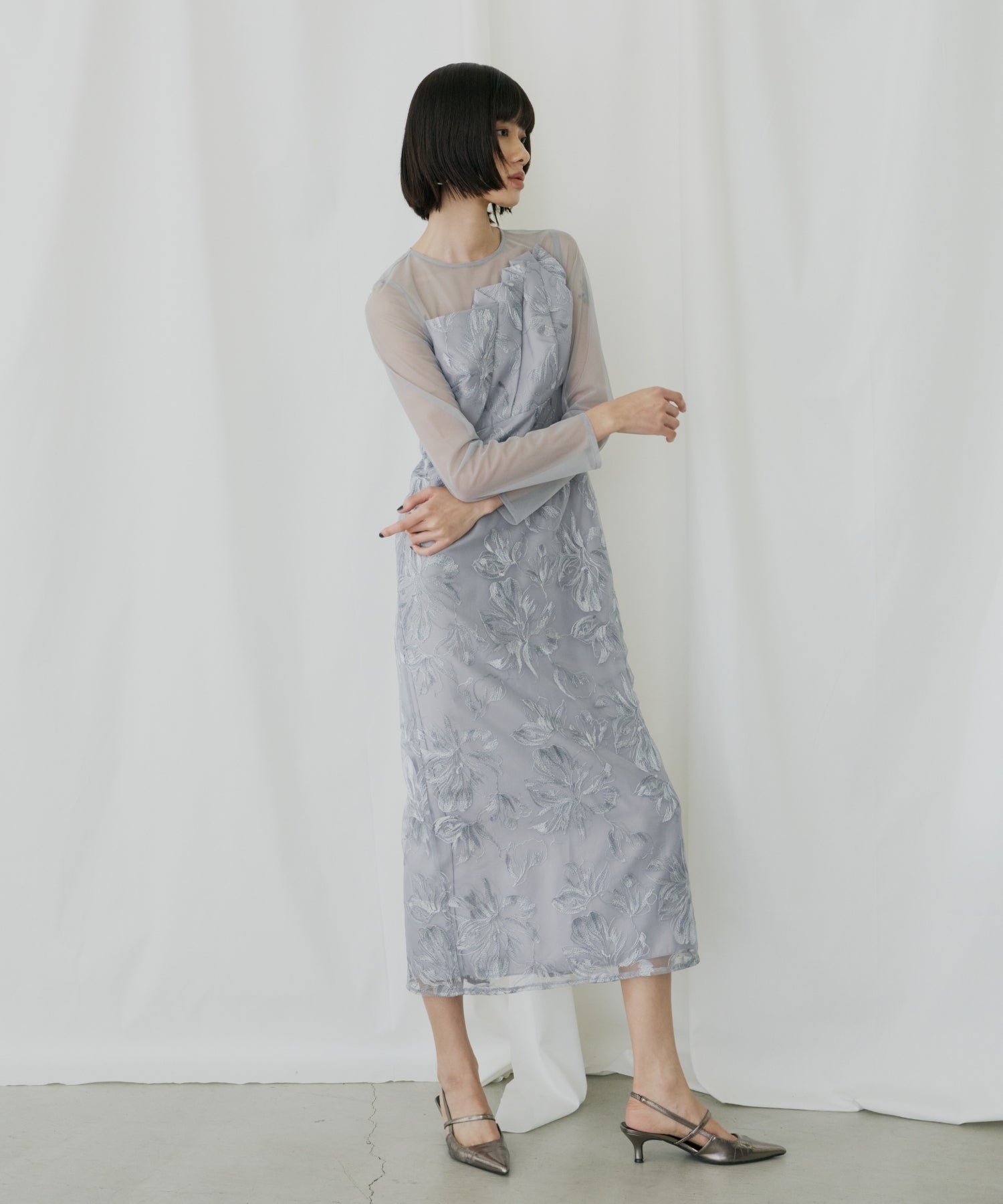 PLEATED FRONT FLOWER DRESS