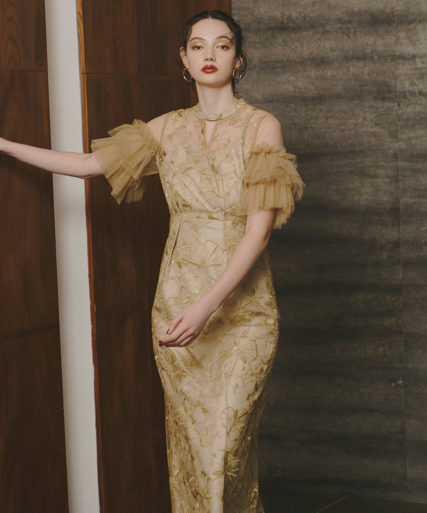 KEY NECK EMBROIDERY DRESS