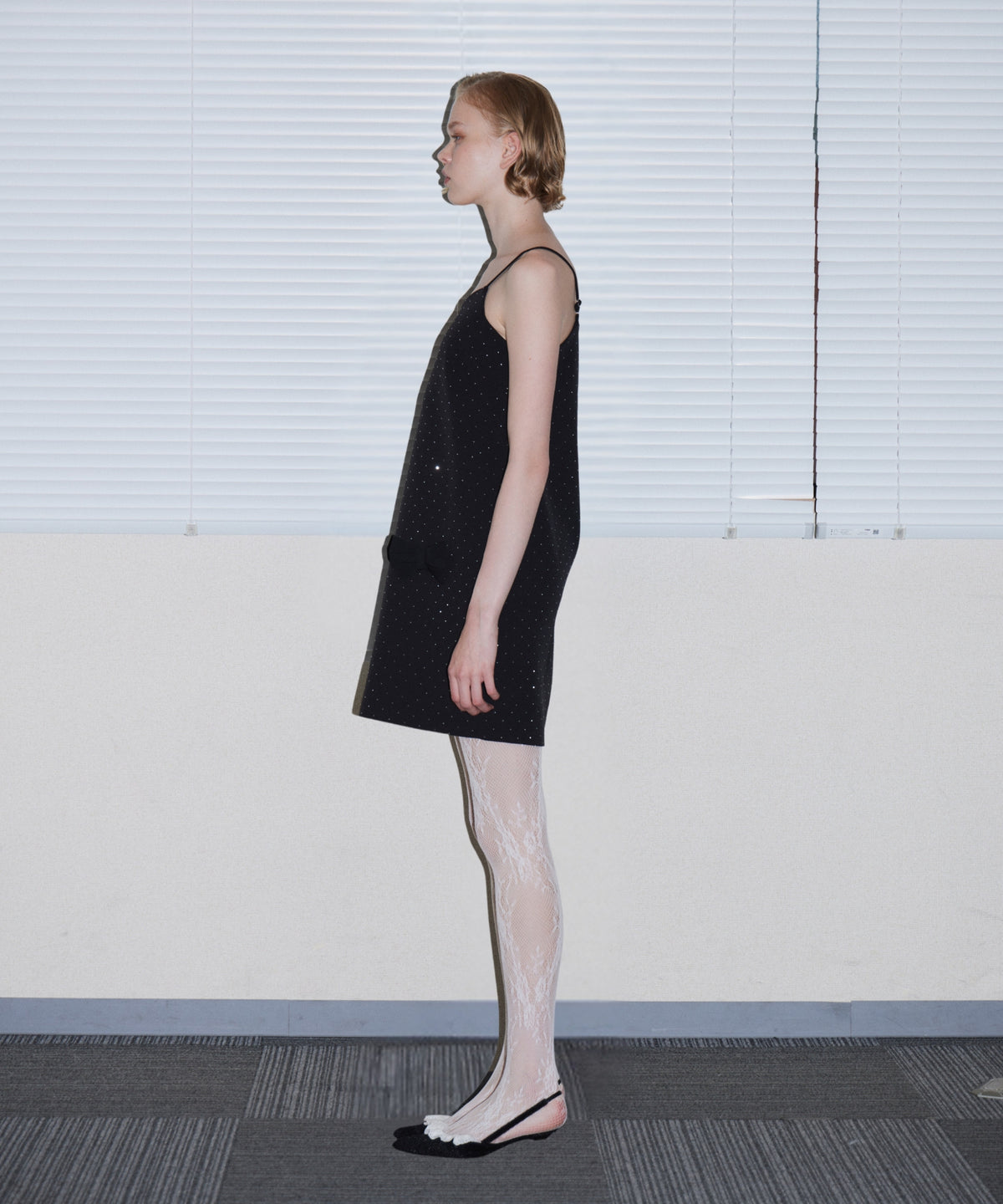 GRINT RIBBON MINI DRESS ブラック 横向き全身