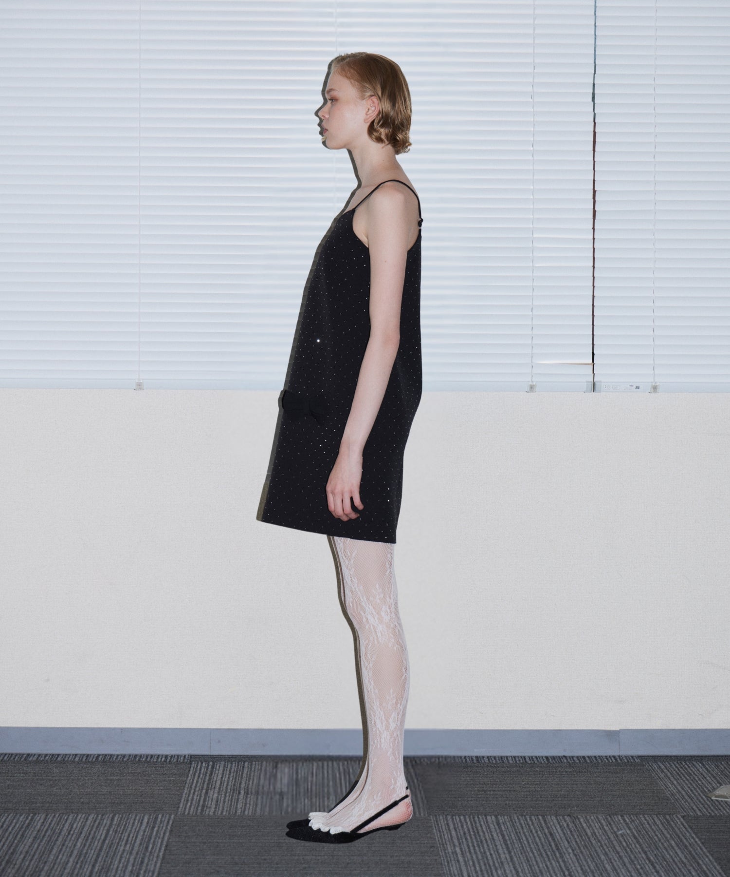 GRINT RIBBON MINI DRESS ブラック 横向き全身