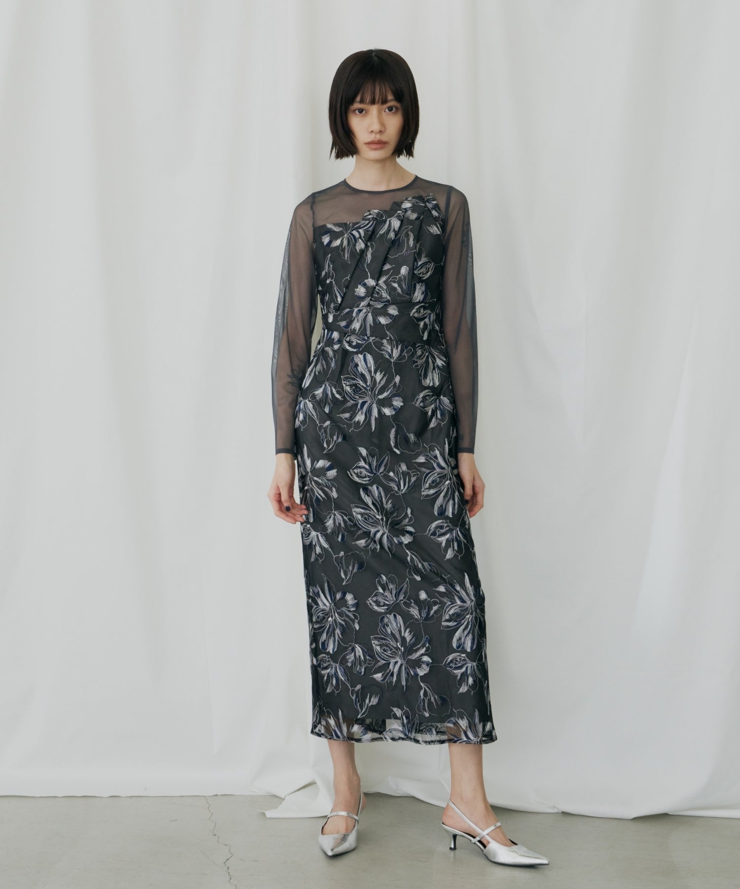 PLEATED FRONT FLOWER DRESS