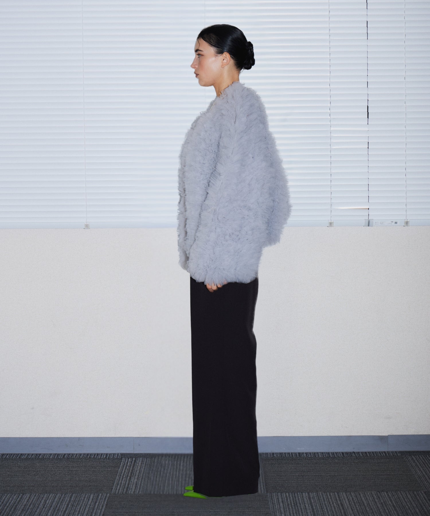 VOLUME TULLE JACKET グレー 横全身