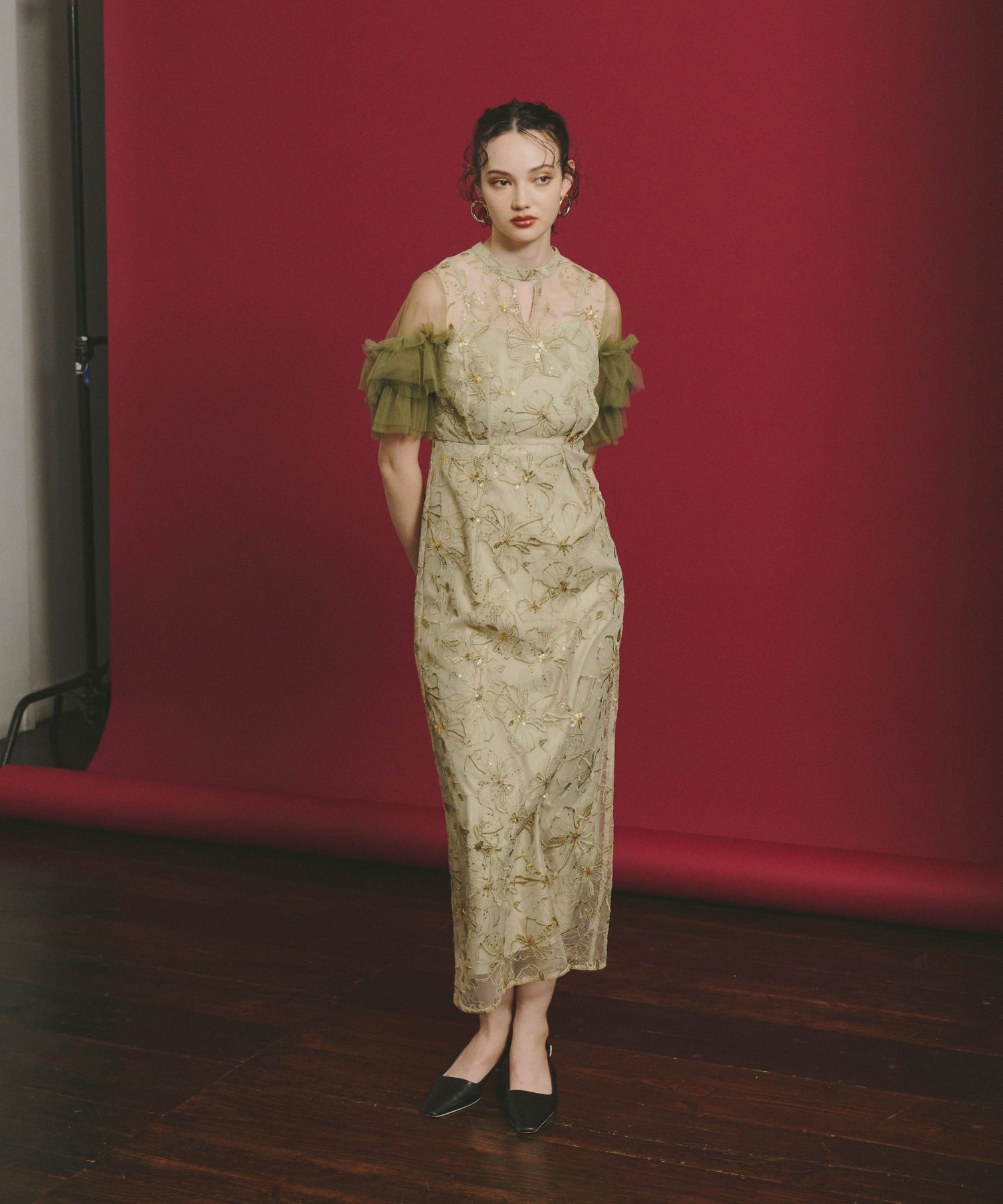 KEY NECK EMBROIDERY DRESS