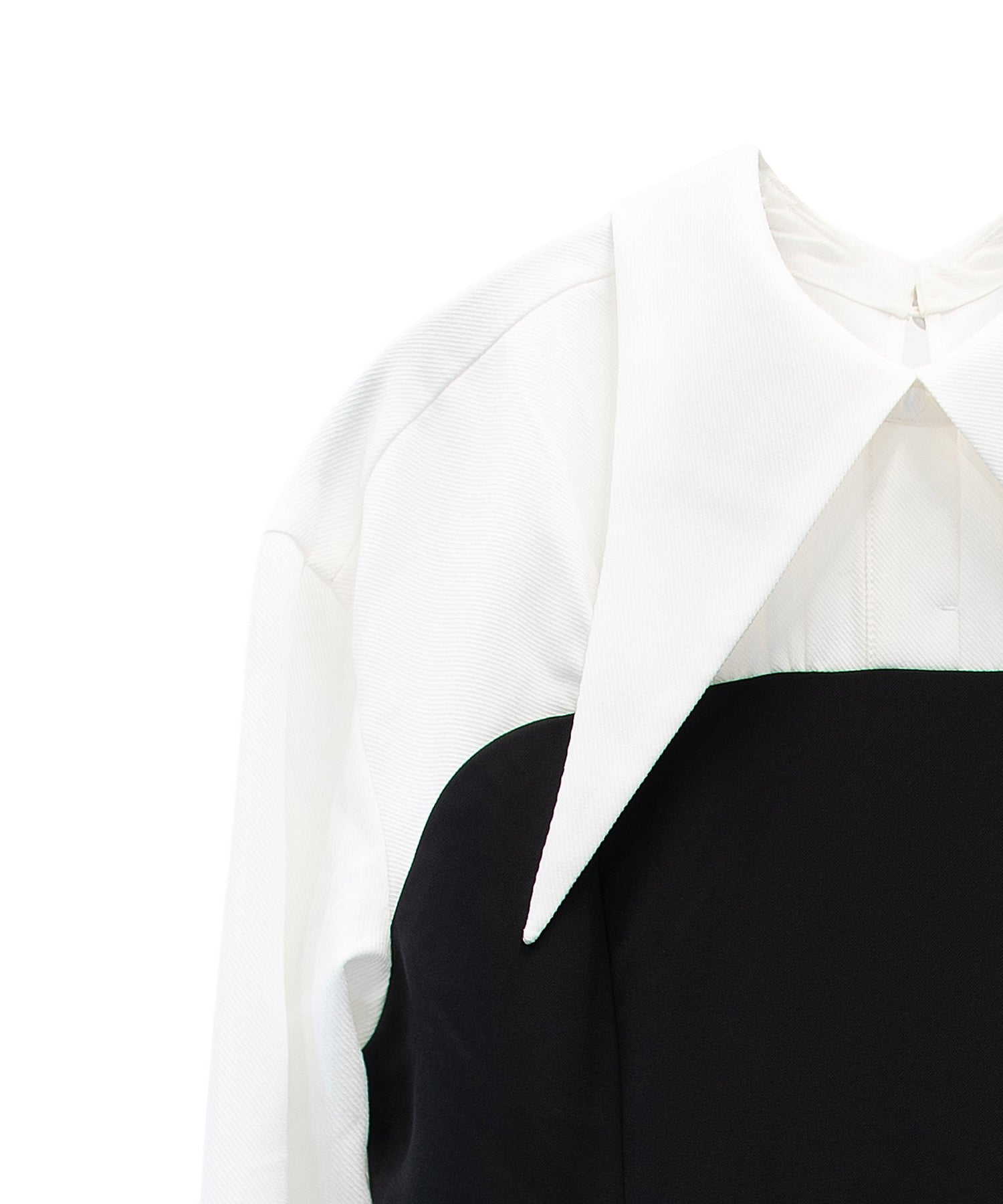 TAILORED FRILL DRESS ブラック 方襟アップ画像