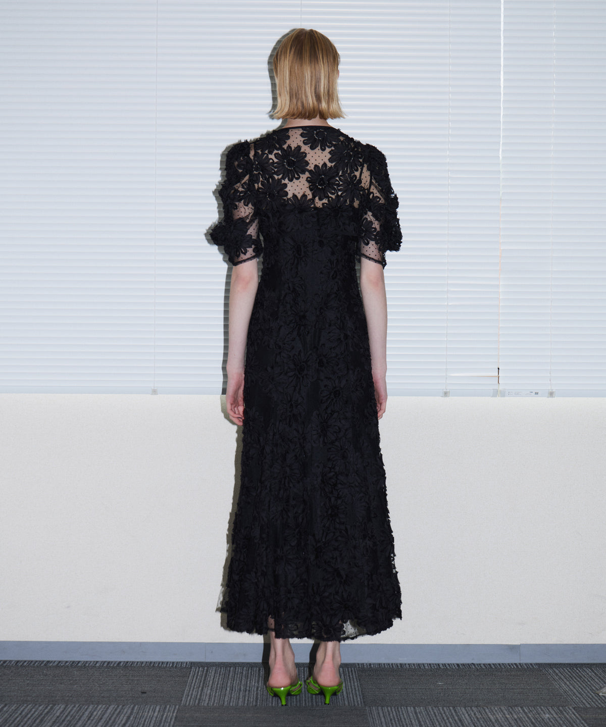 FLOCKING BOLERO DRESS ブラック 背面全身