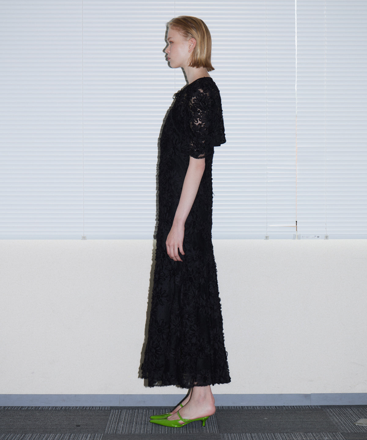 FLOCKING BOLERO DRESS ブラック 横向き全身