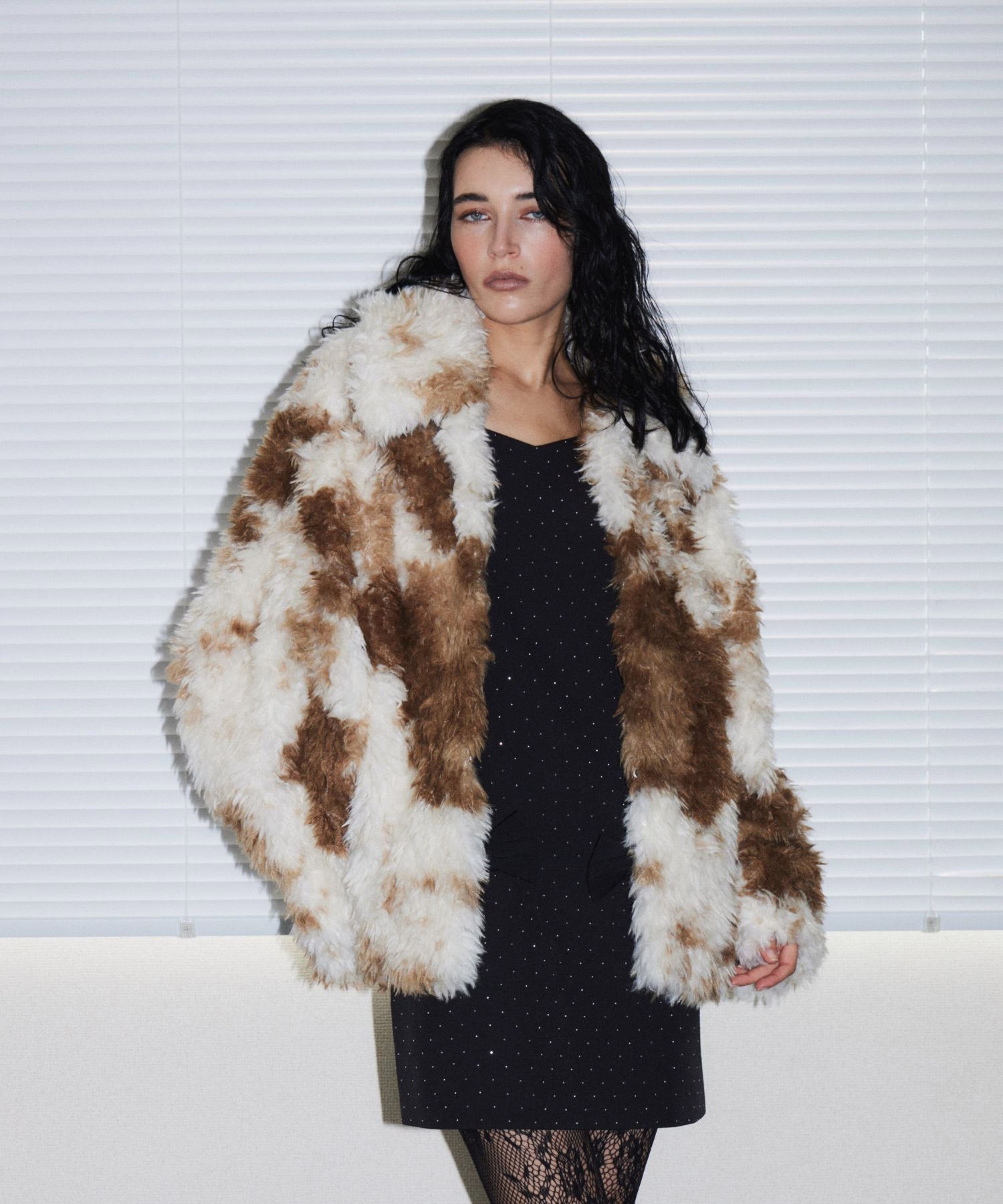 PERRO FUR COAT カラメロ 正面上半身アップ