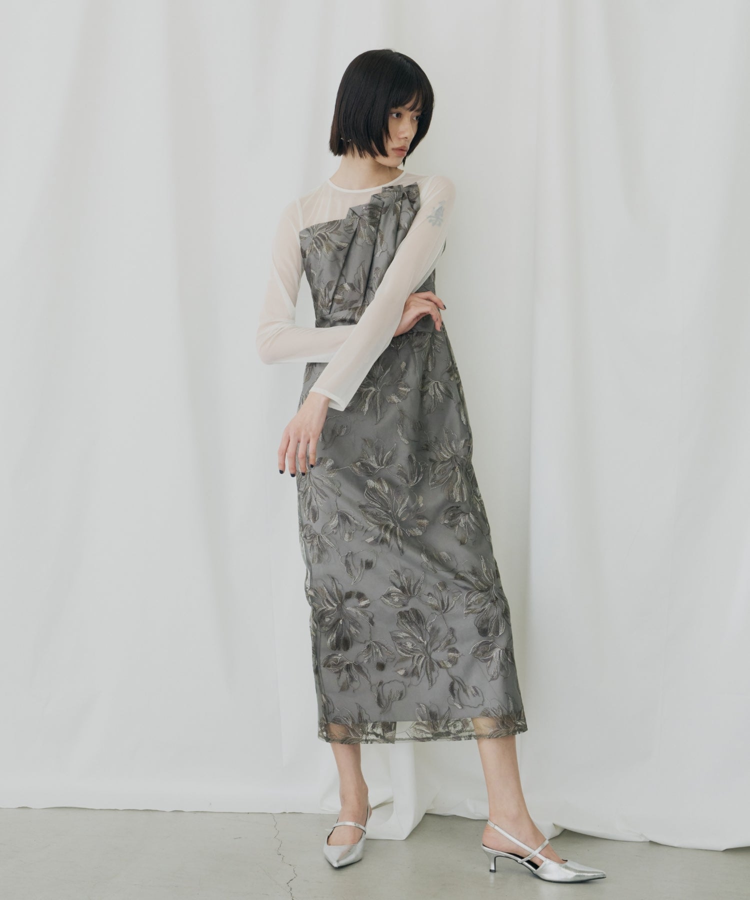 PLEATED FRONT FLOWER DRESS