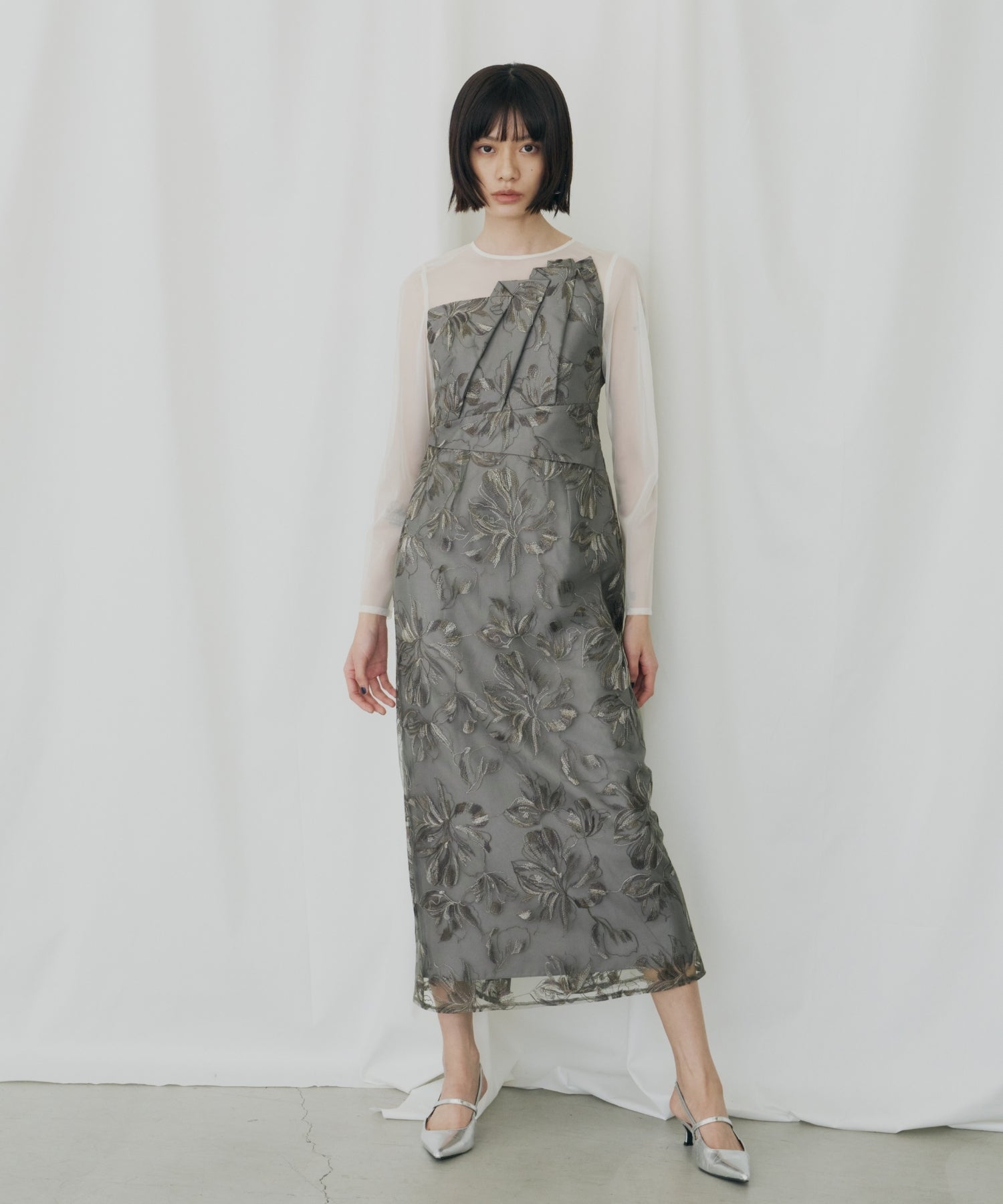 PLEATED FRONT FLOWER DRESS