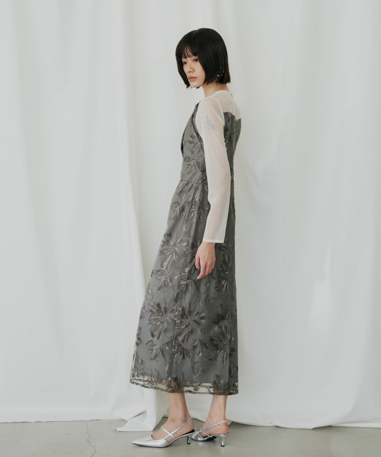 PLEATED FRONT FLOWER DRESS
