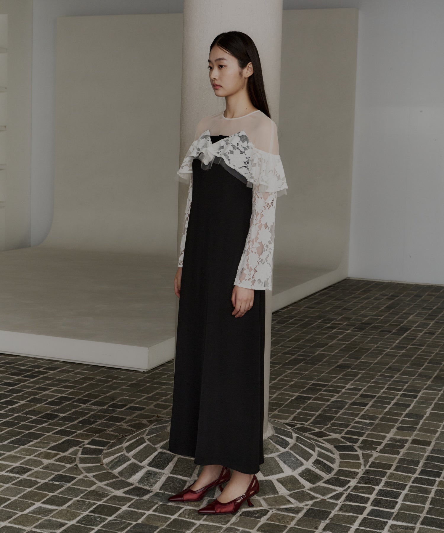 LACE RAFFLE DRESS