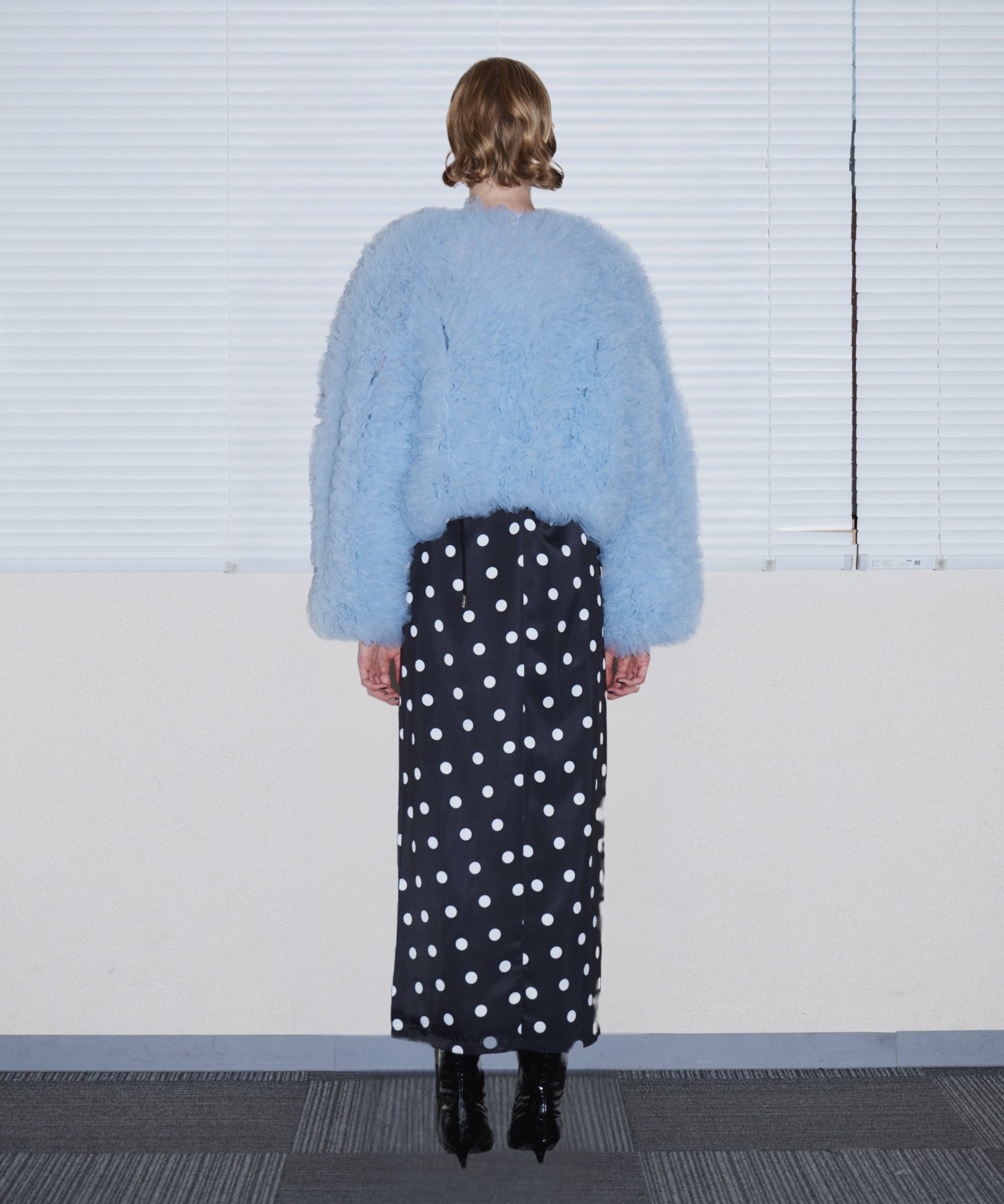 VOLUME TULLE JACKET ブルー 背面全身