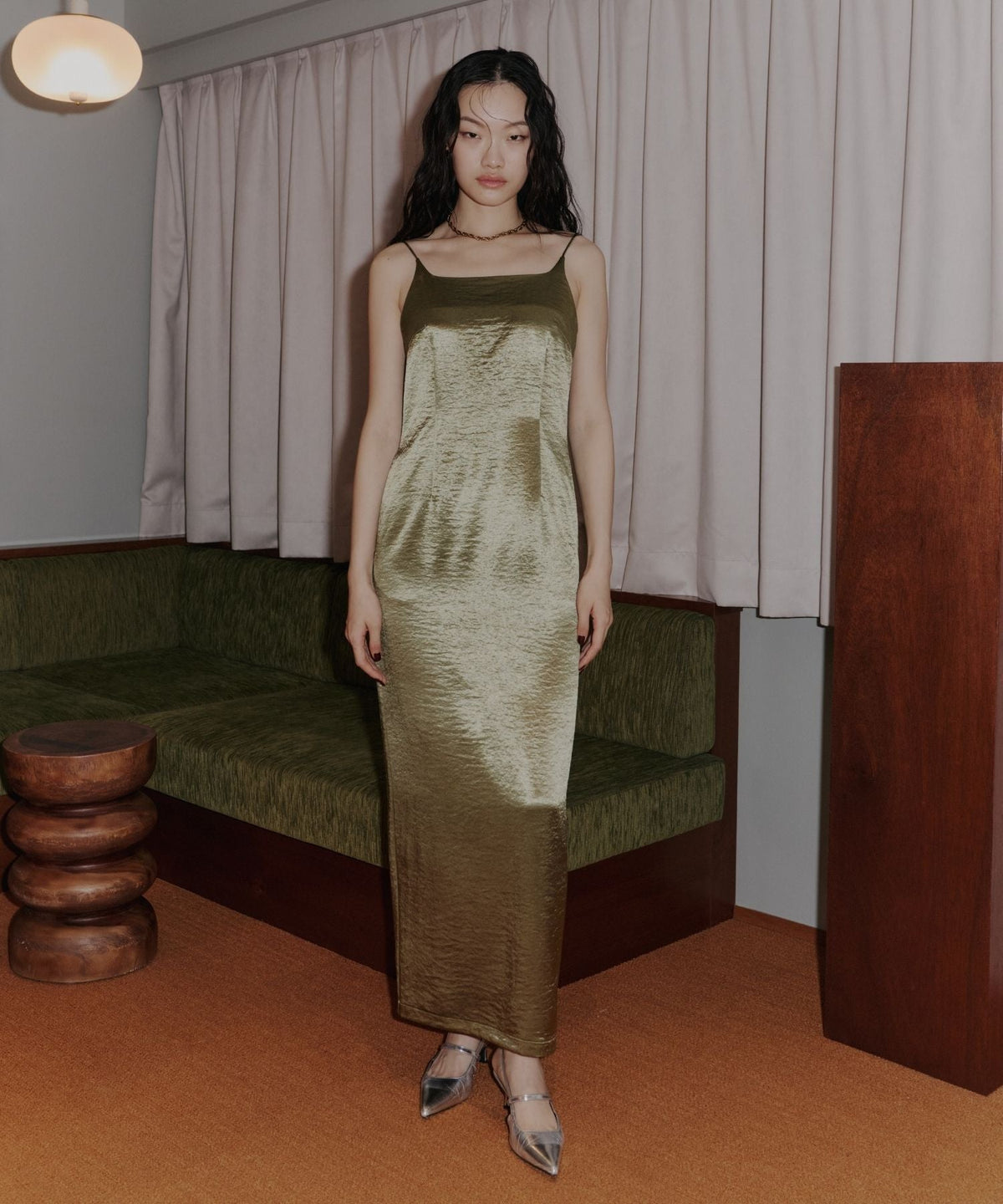 【POPUP】GLOSSY SATIN BACK RIBBON DRESS