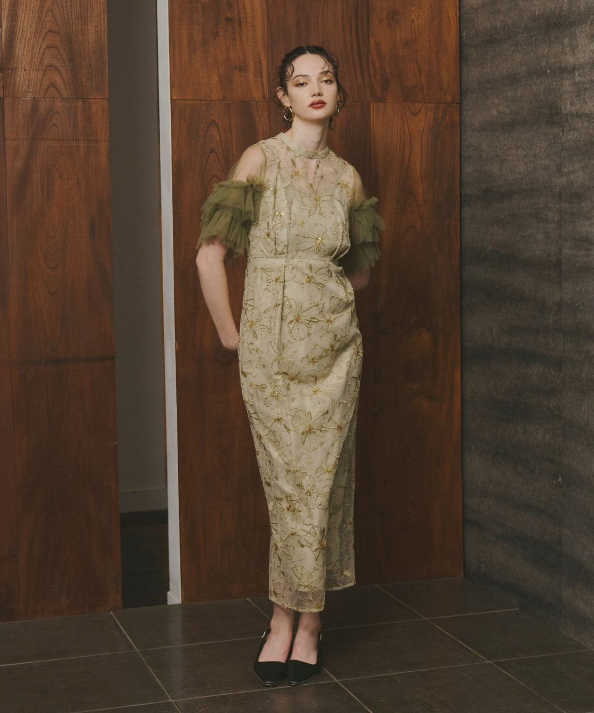 KEY NECK EMBROIDERY DRESS