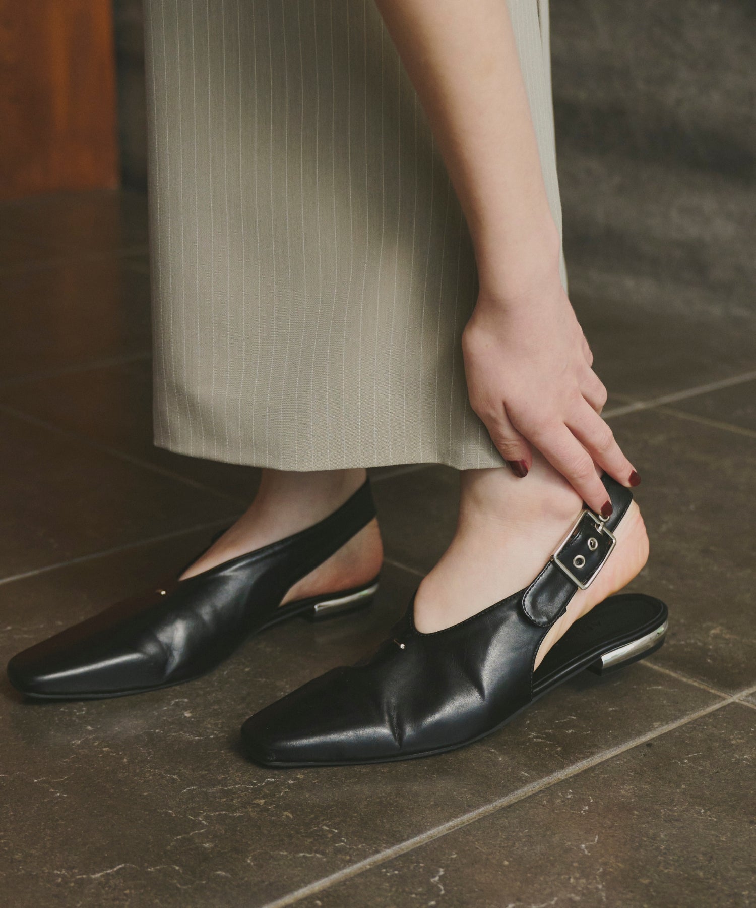 BUCKLE STRAP FLAT SHOES